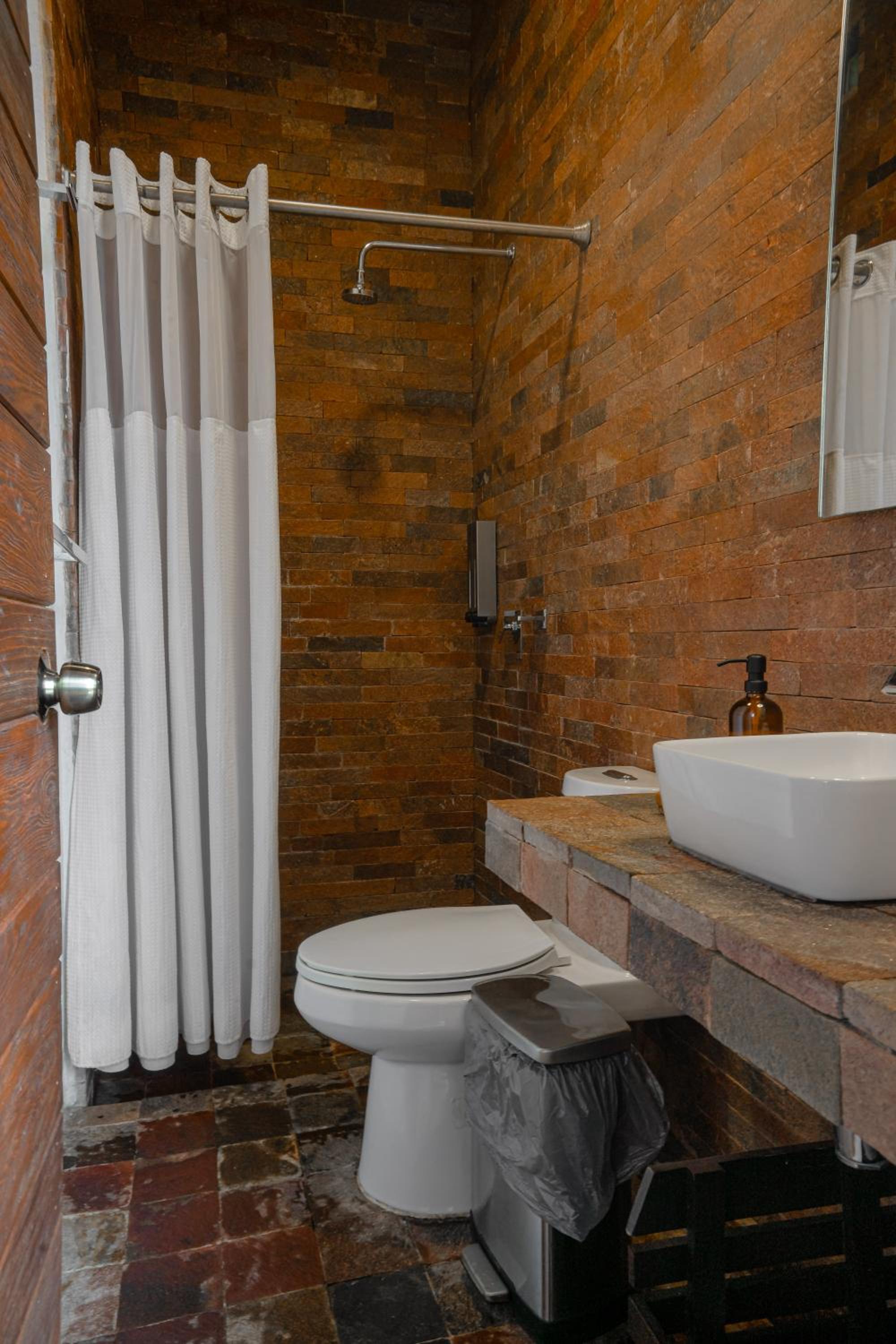 Suite with Lake View - Photo 26