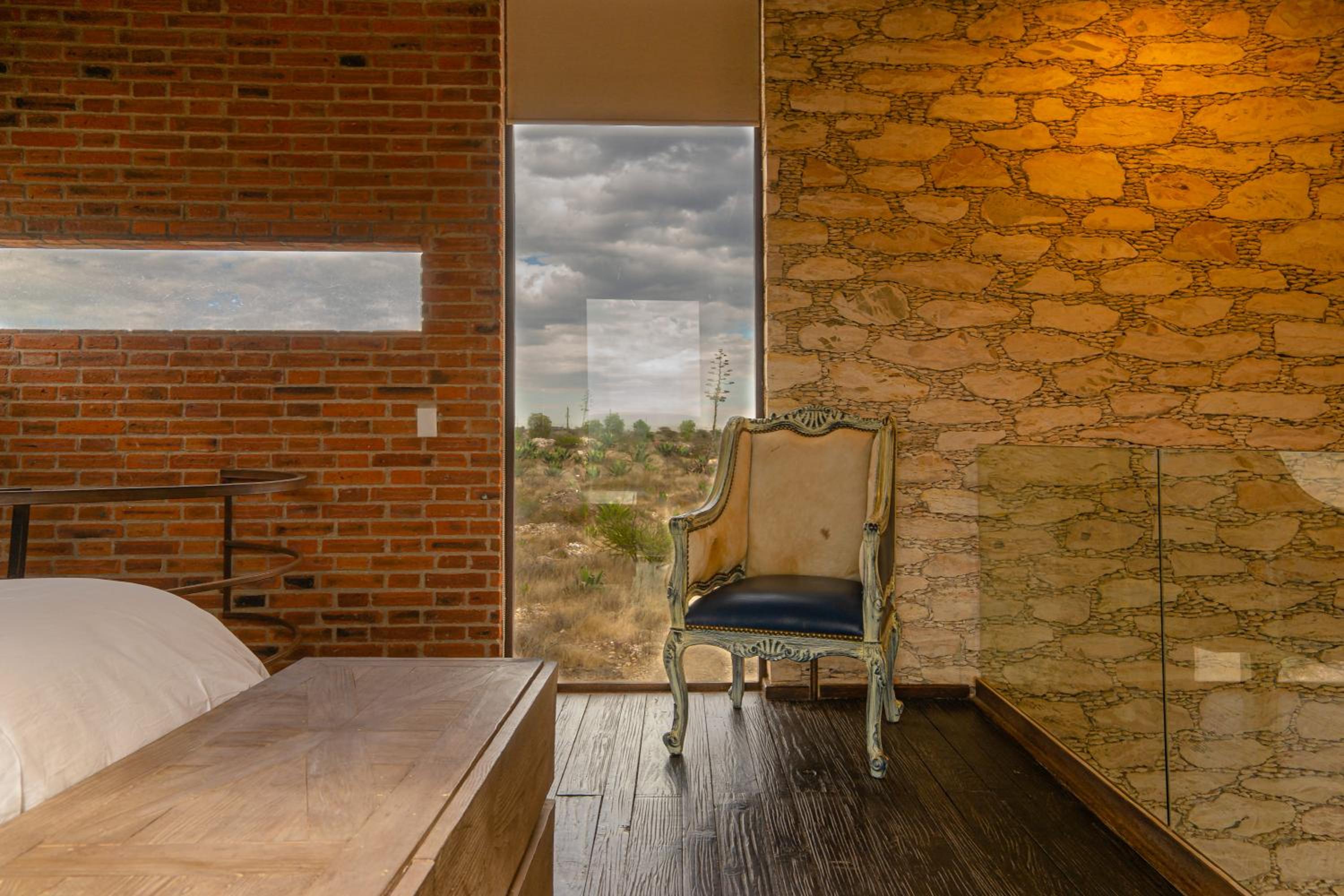 Suite with Mountain View - Photo 24