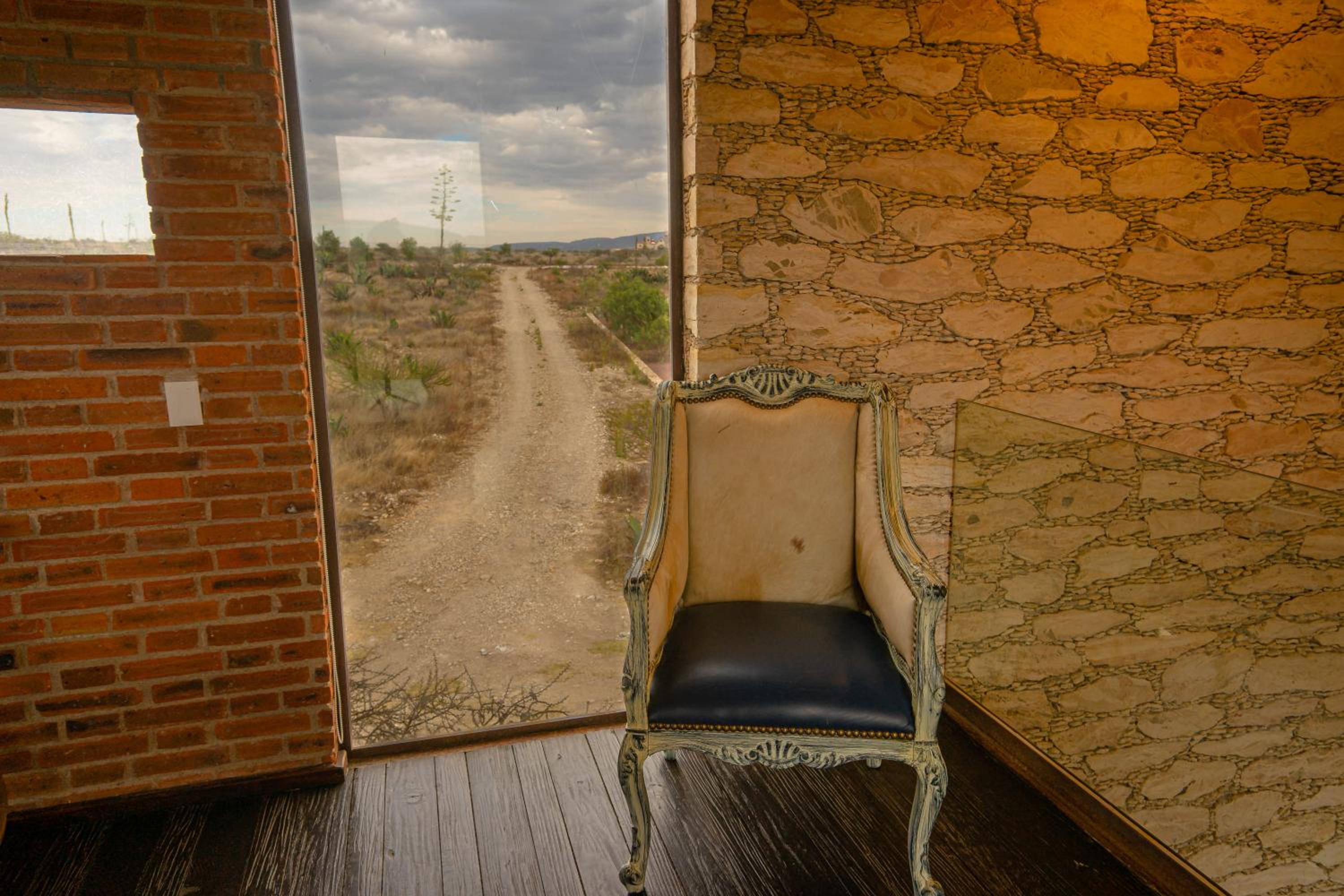 Suite with Mountain View - Photo 26