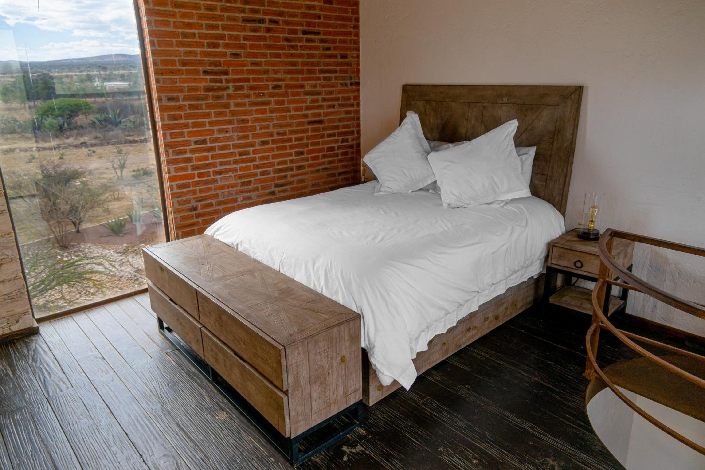 Suite with Mountain View - Photo 29