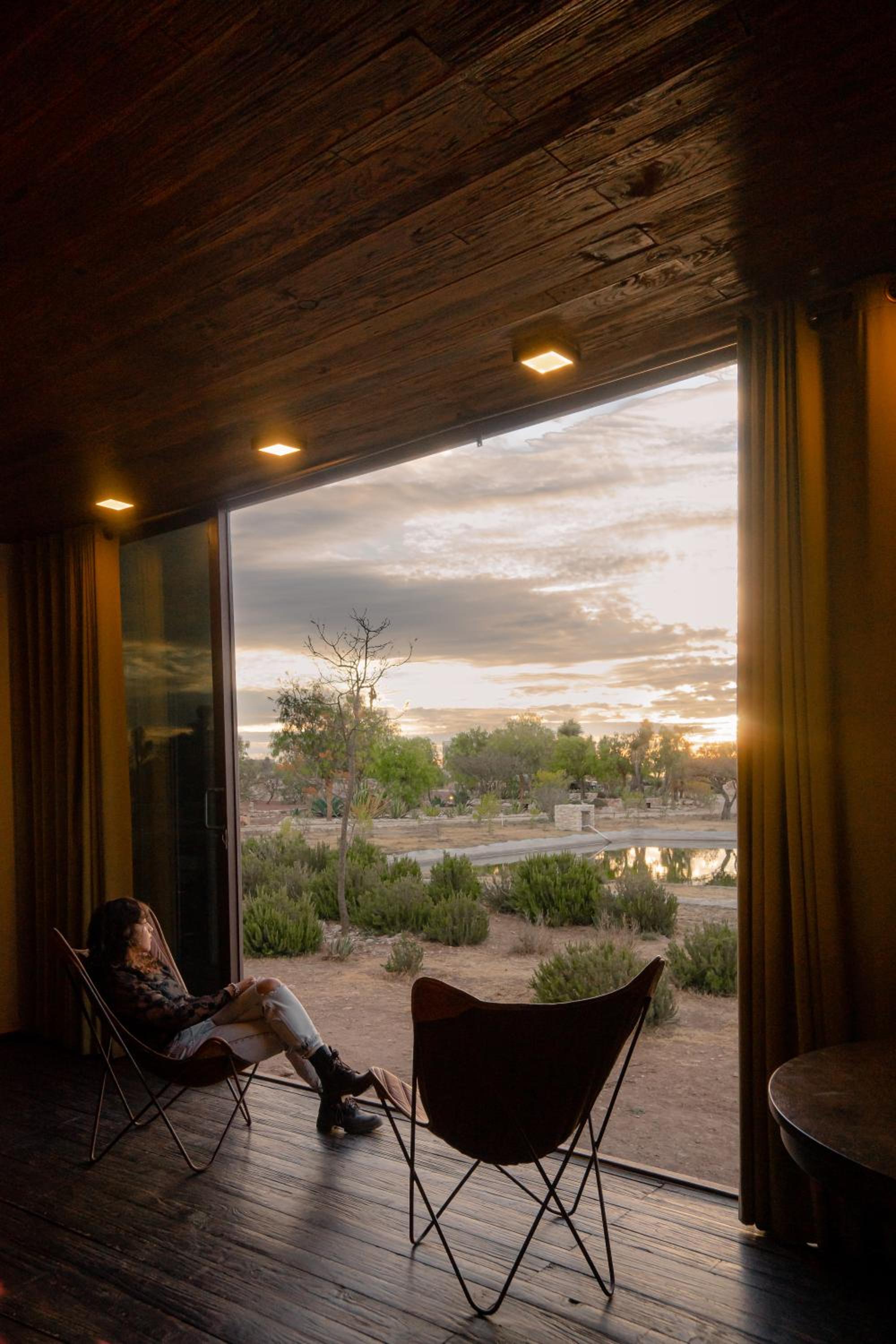 Suite with Lake View - Photo 21