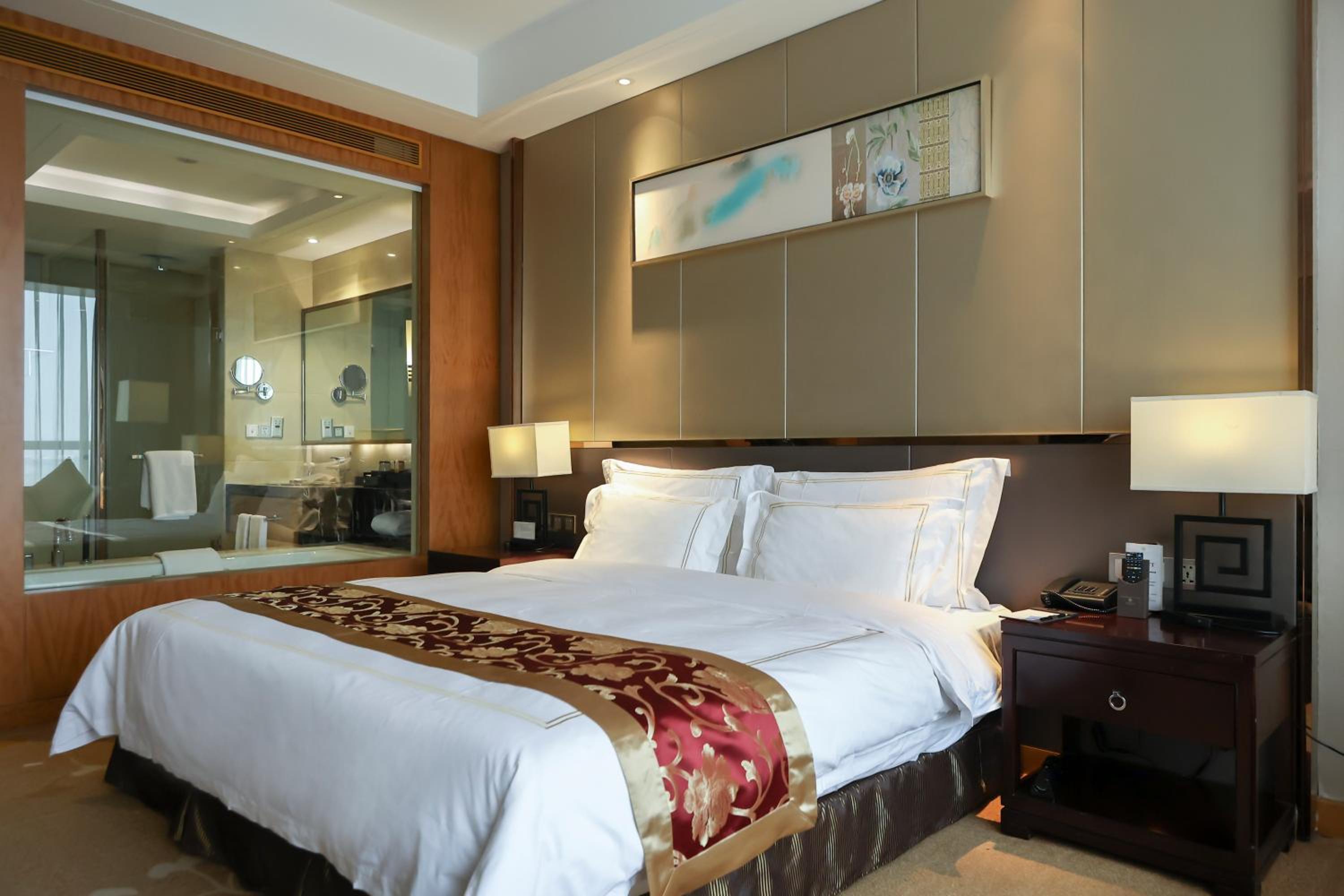 Deluxe Queen Room photo 2