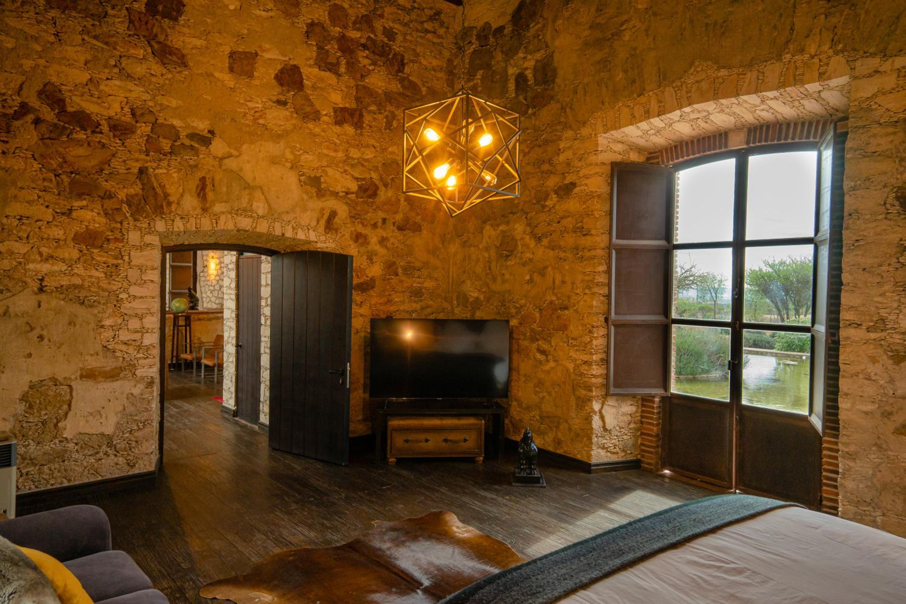 Deluxe King Suite - Photo 65