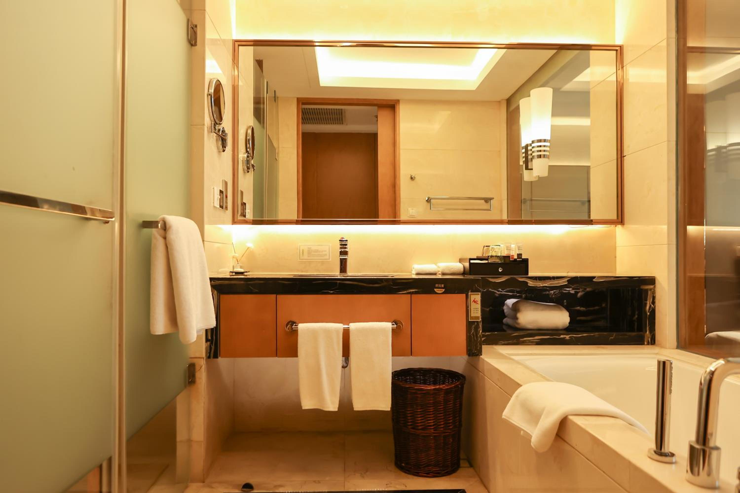 Deluxe Twin Room photo 2