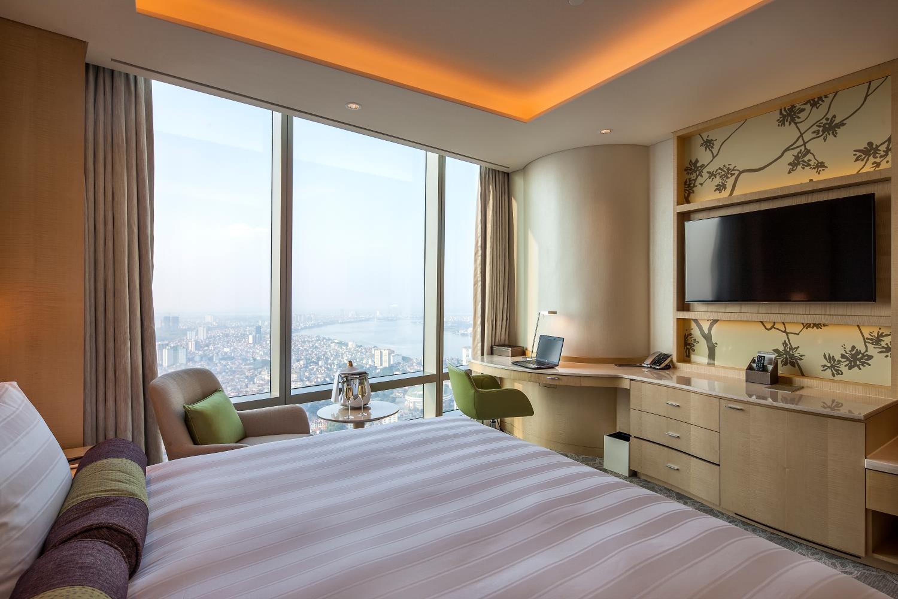 Deluxe King Room photo 3