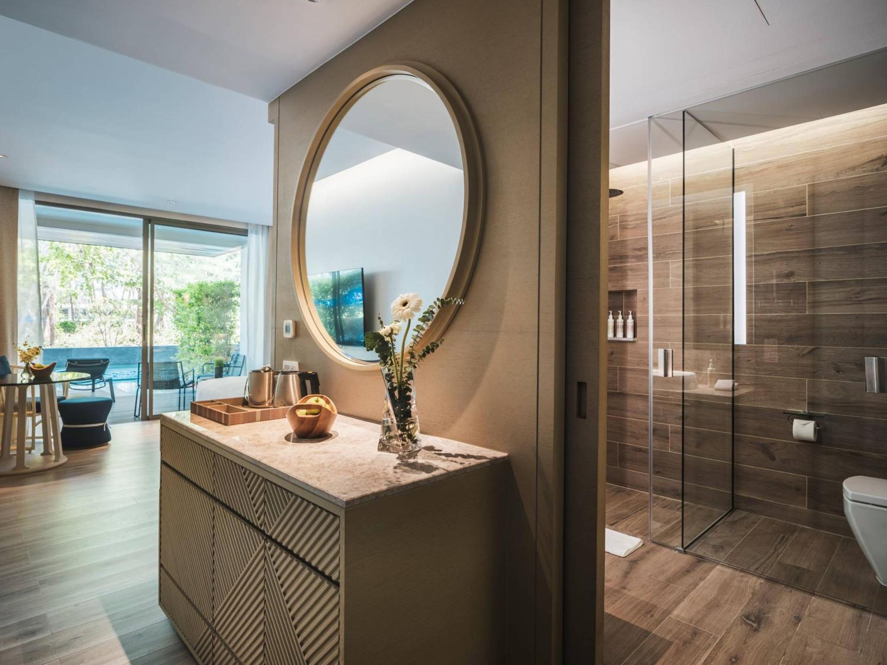 Deluxe Pool Access Room - Photo 5