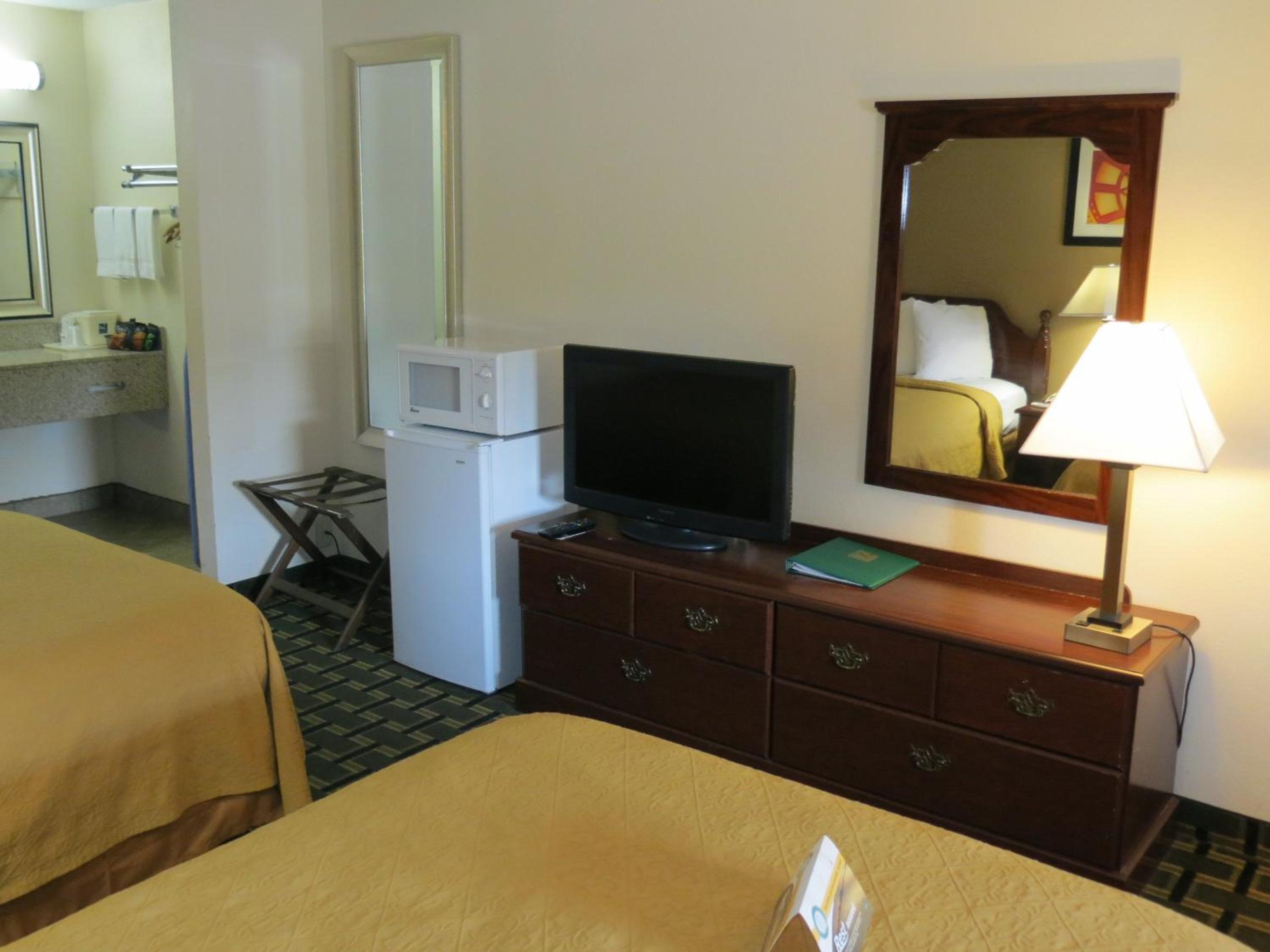 Double Room - Non-Smoking  - Photo 9