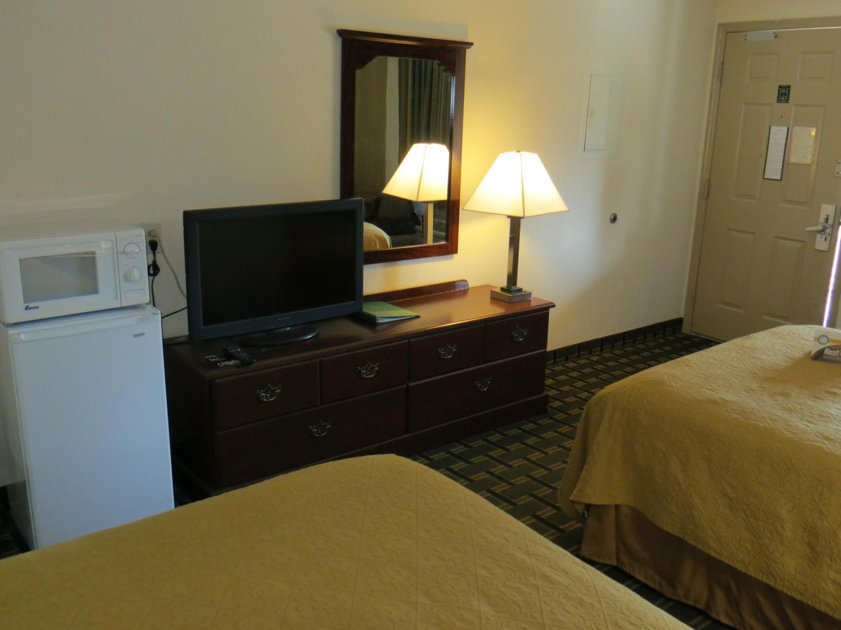 Double Room - Non-Smoking  - Photo 8