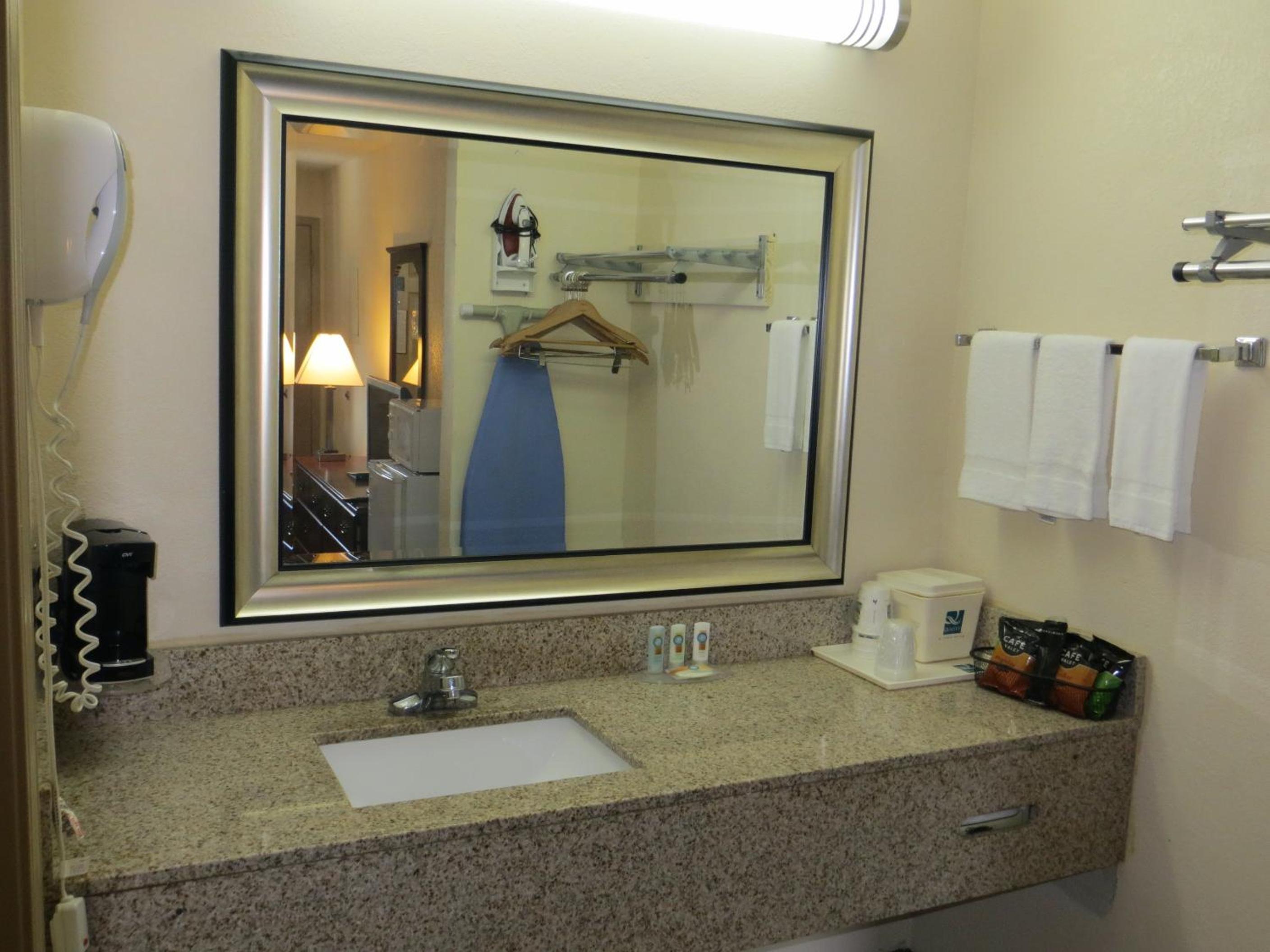 King Room - Non-Smoking - Photo 11