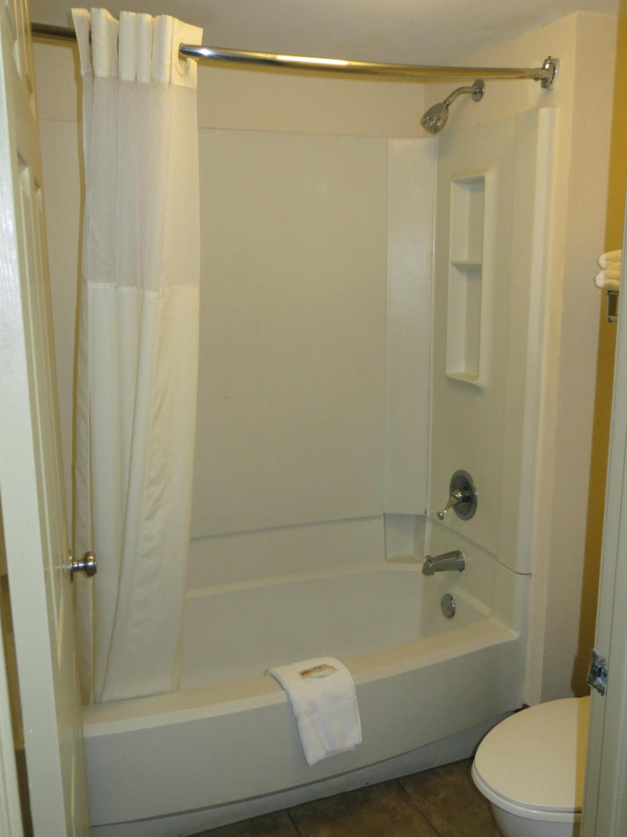 Double Room - Non-Smoking  - Photo 7