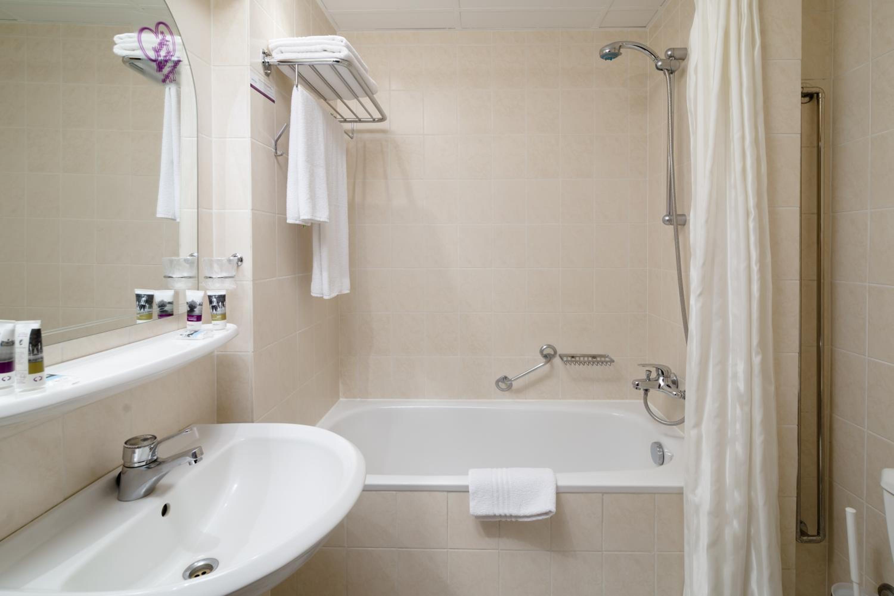 Standard Twin Room - Photo 7