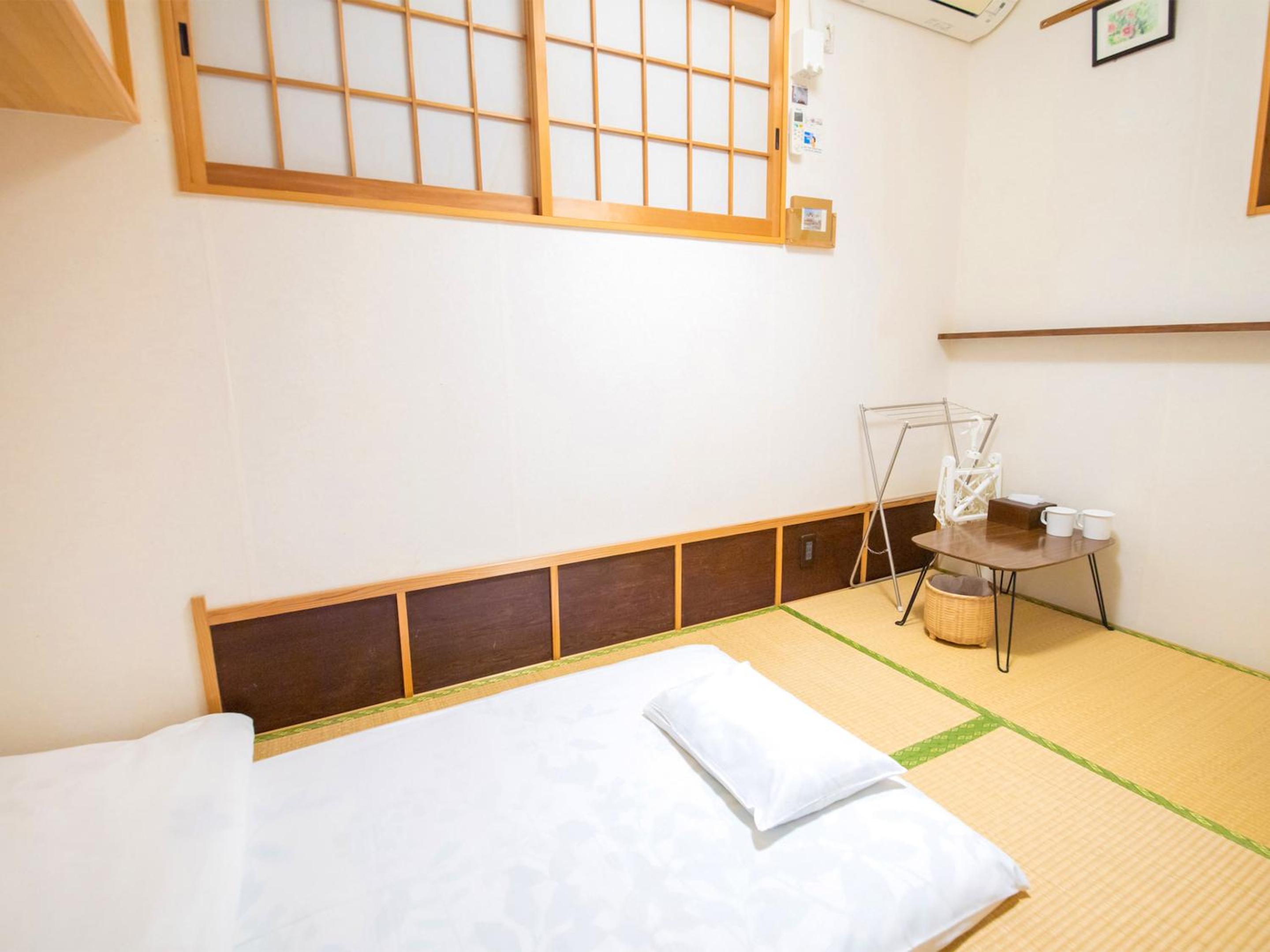 Single Room with Shared Bathroom photo 3