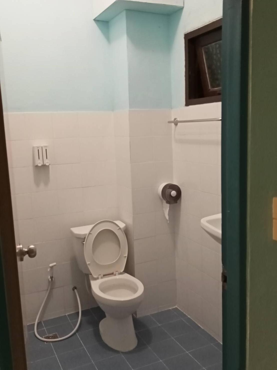 Quadruple Room with Private Bathroom photo 3