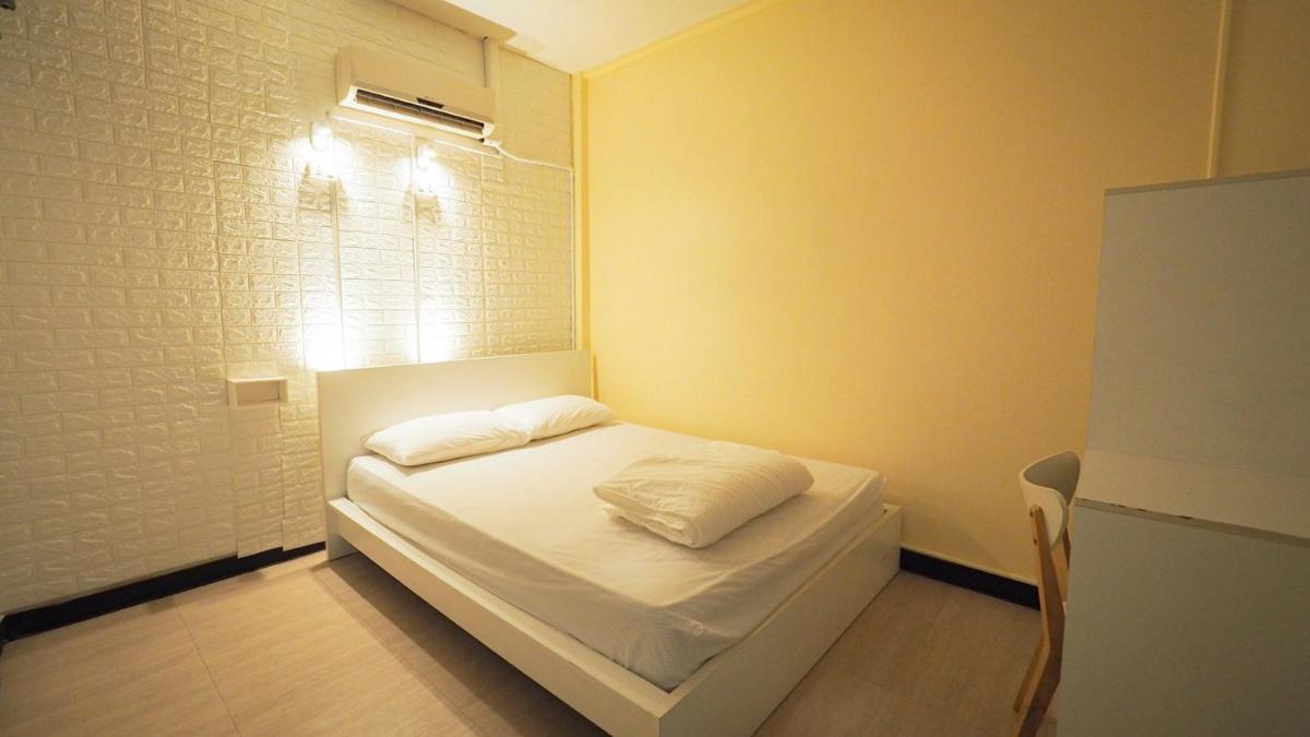 Double Room with Shared Bathroom photo 2