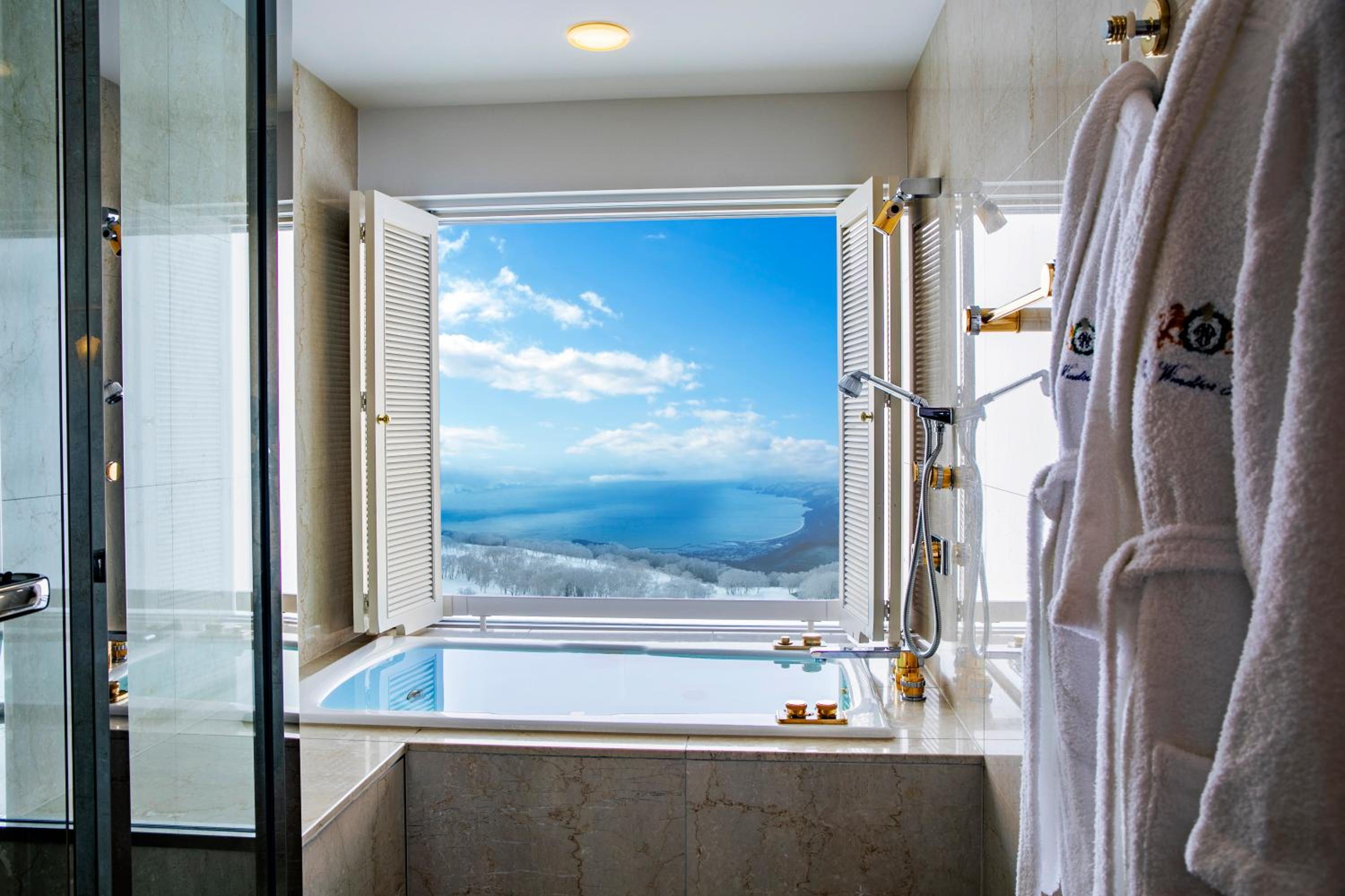 Suite - Photo 2