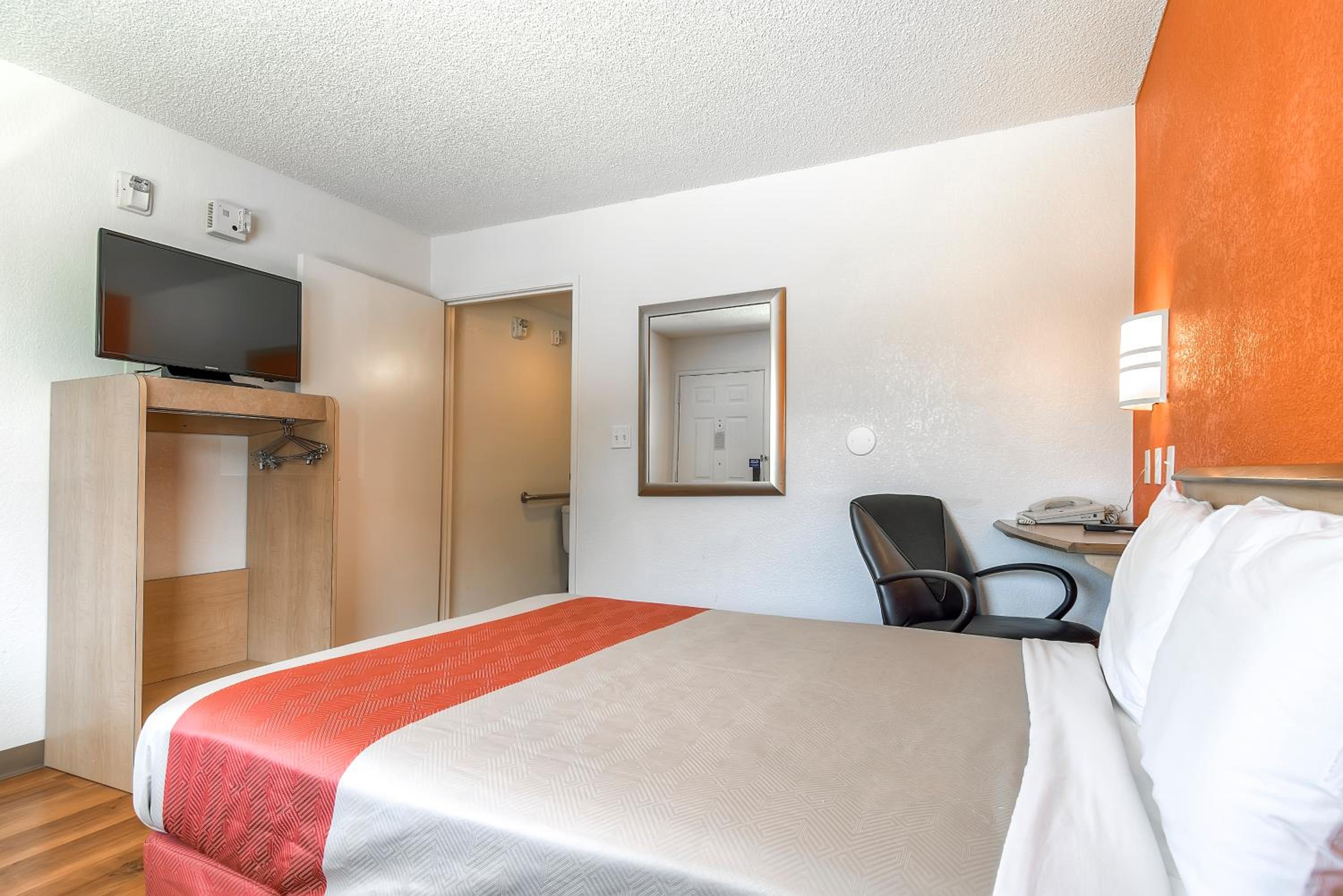 Motel 6-Carlsbad, CA - East Near LEGOLAND, Photo 2