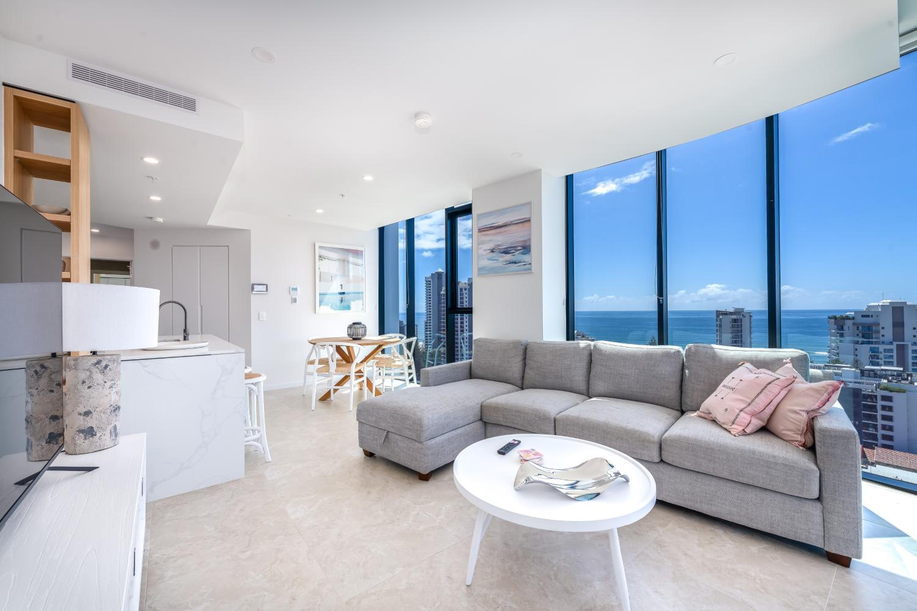 Lv16 Luxury 2 Bedroom APT with Sea Views