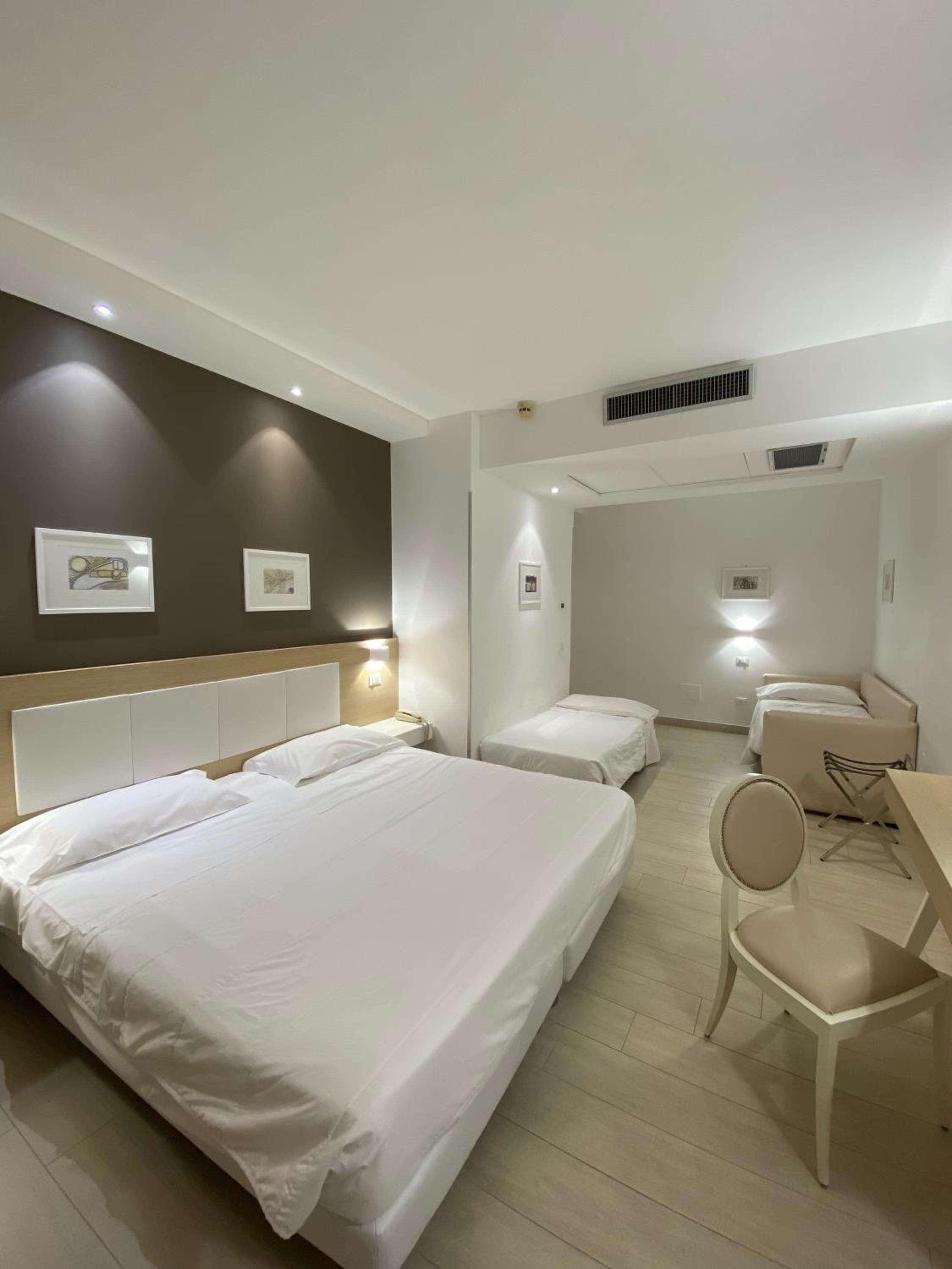 Superior Quadruple Room - Photo 2