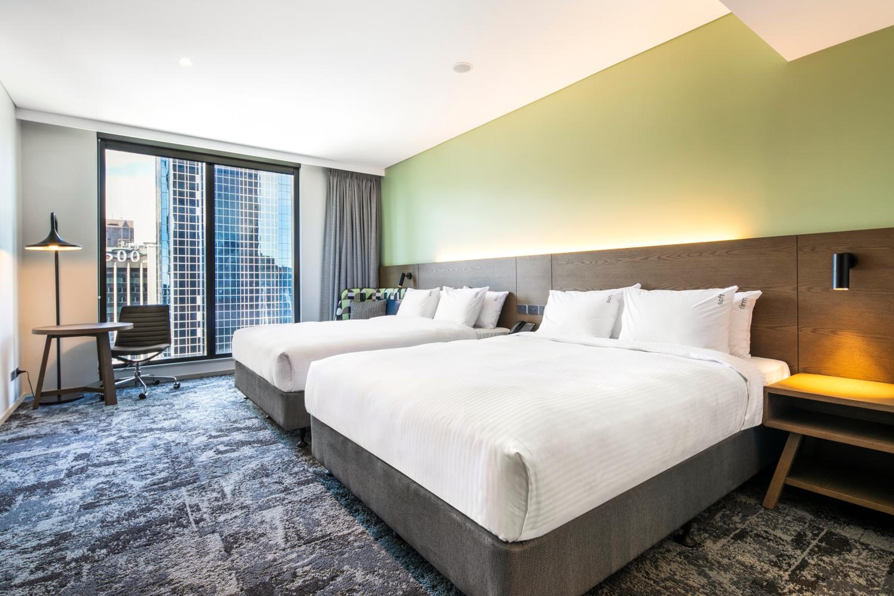Standard Queen Room with Two Queen Beds - Free Breakfast - Photo 8