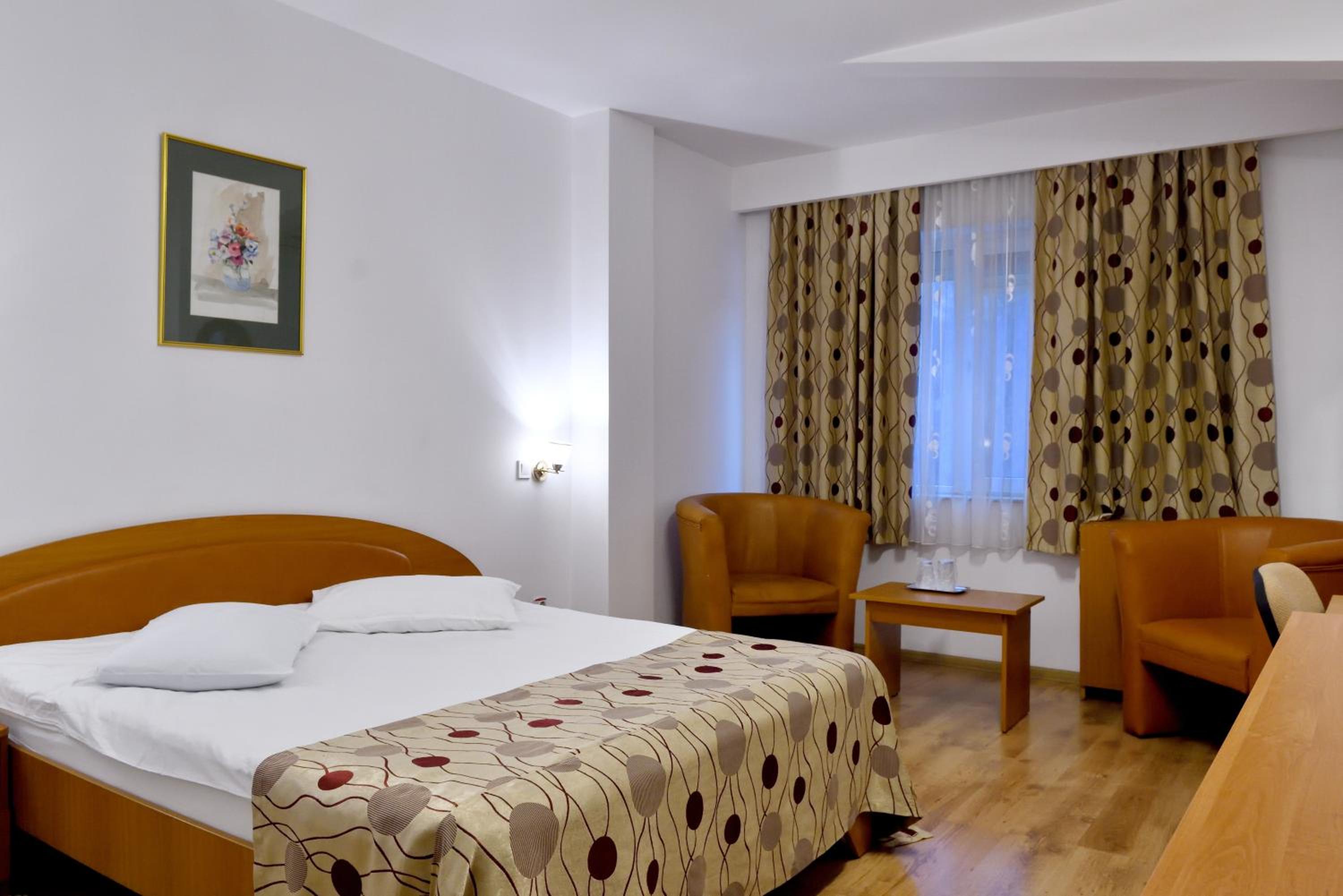 Large Double Room - Photo 14