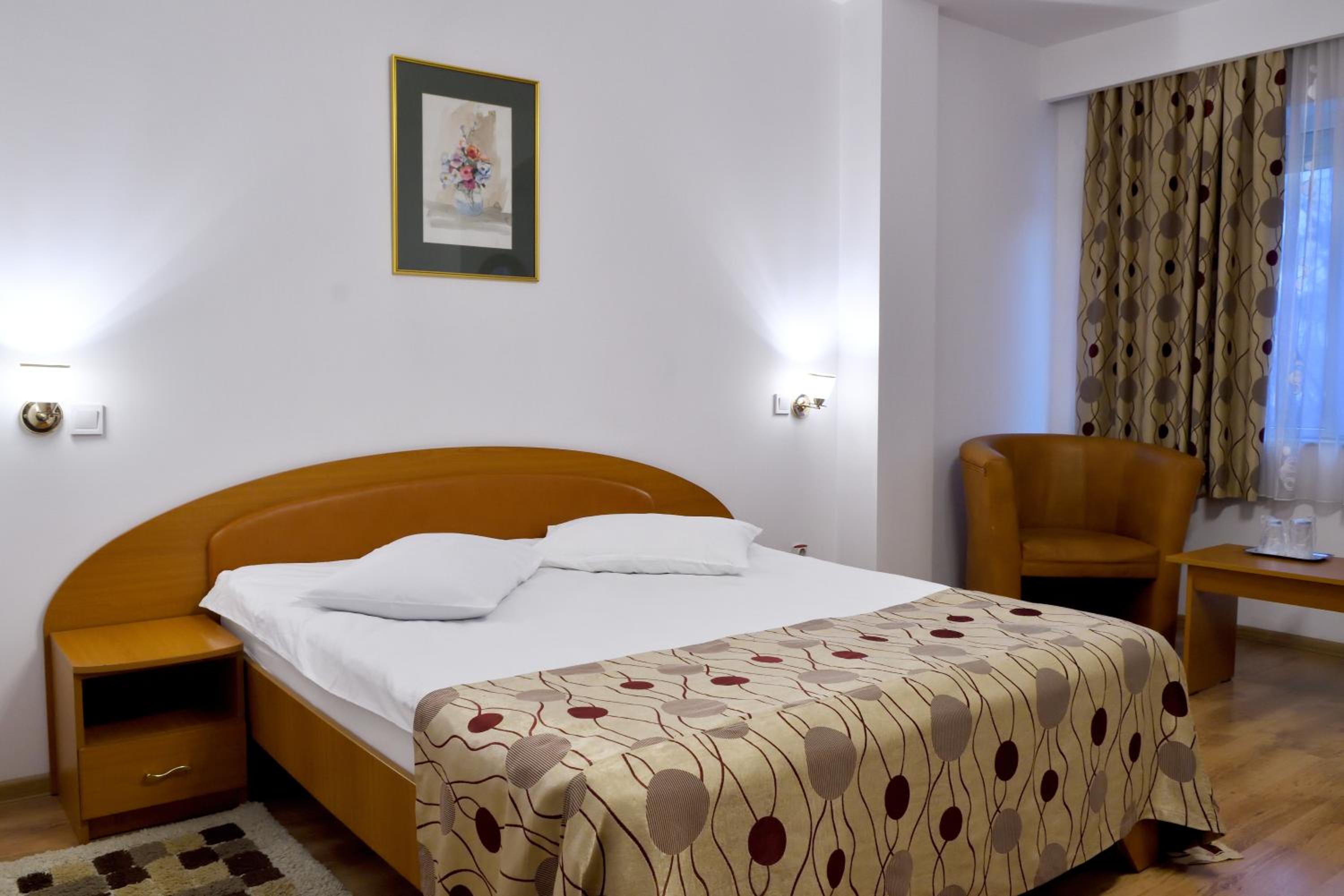Large Double Room - Photo 15