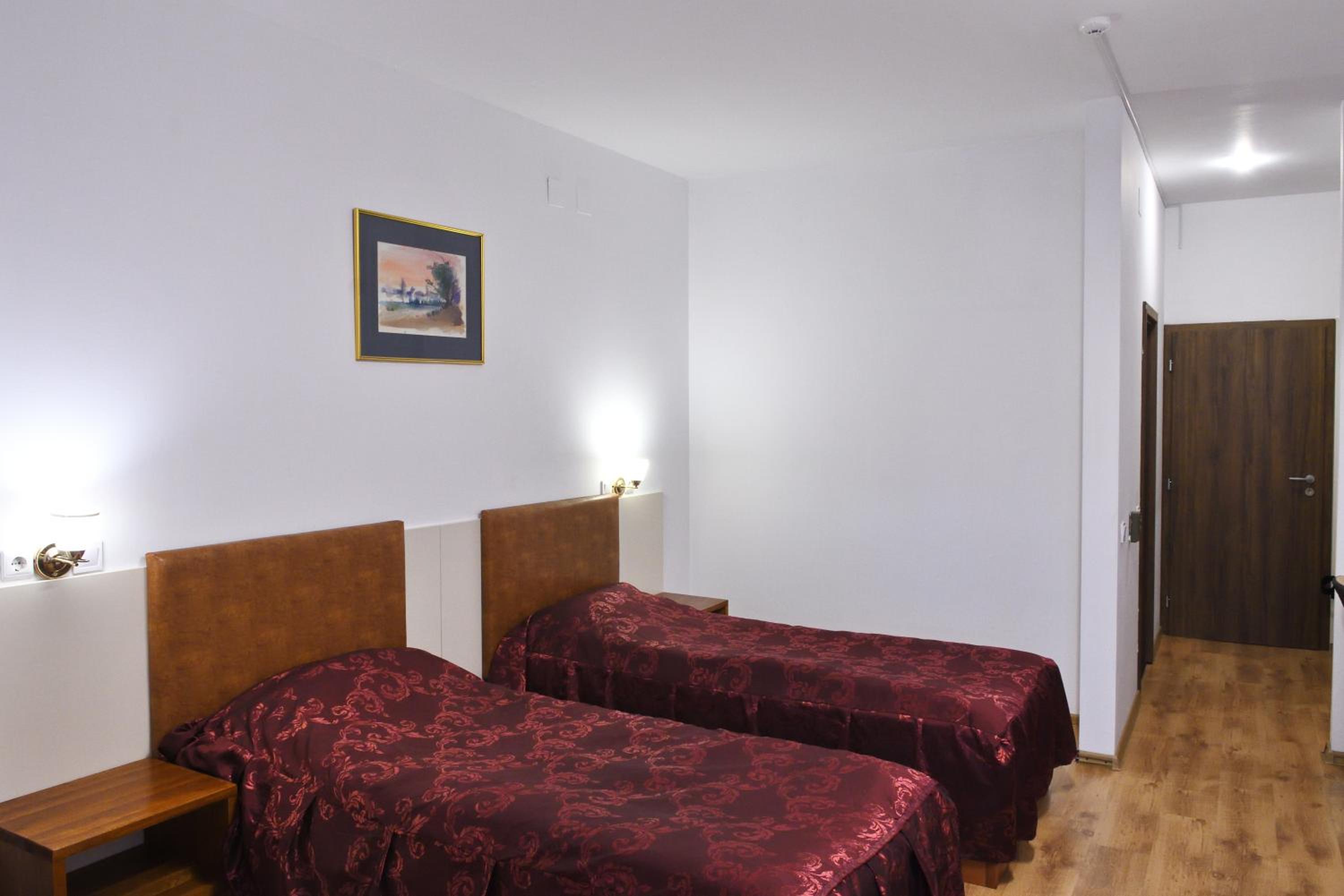 Twin Room - Photo 1