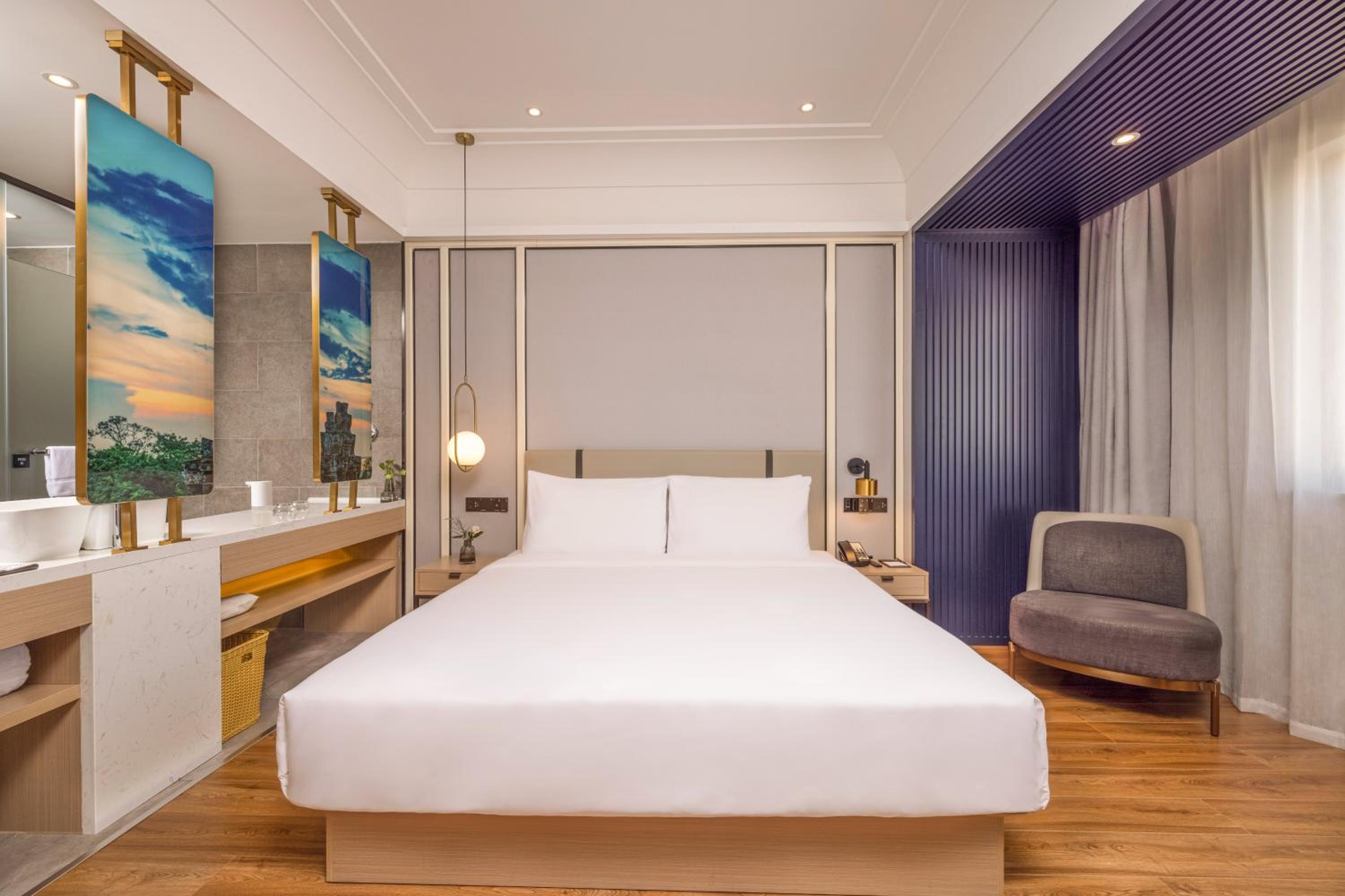 Superior King Room - Photo 3