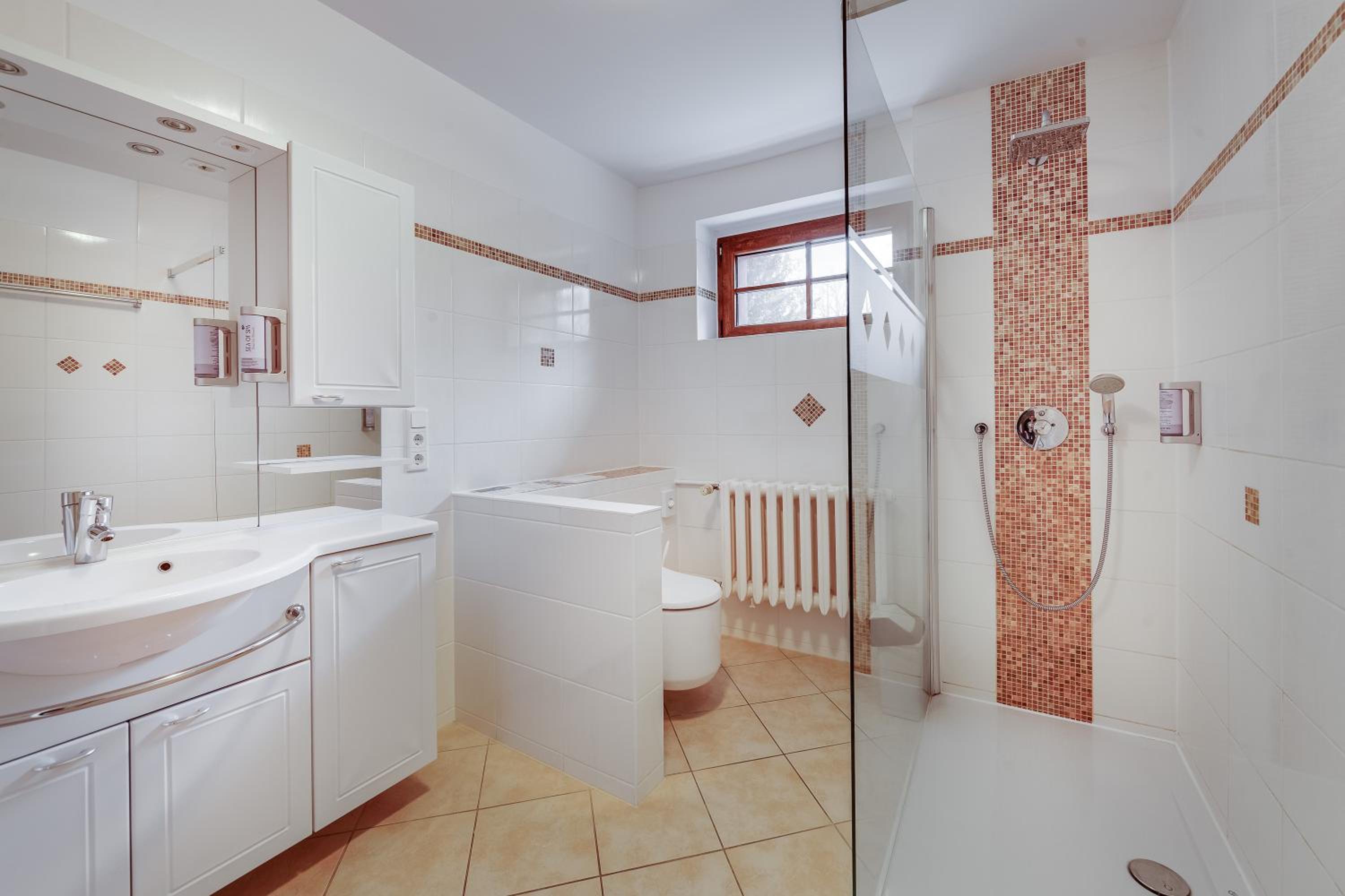 Holiday Home (6 Adults) - Photo 7