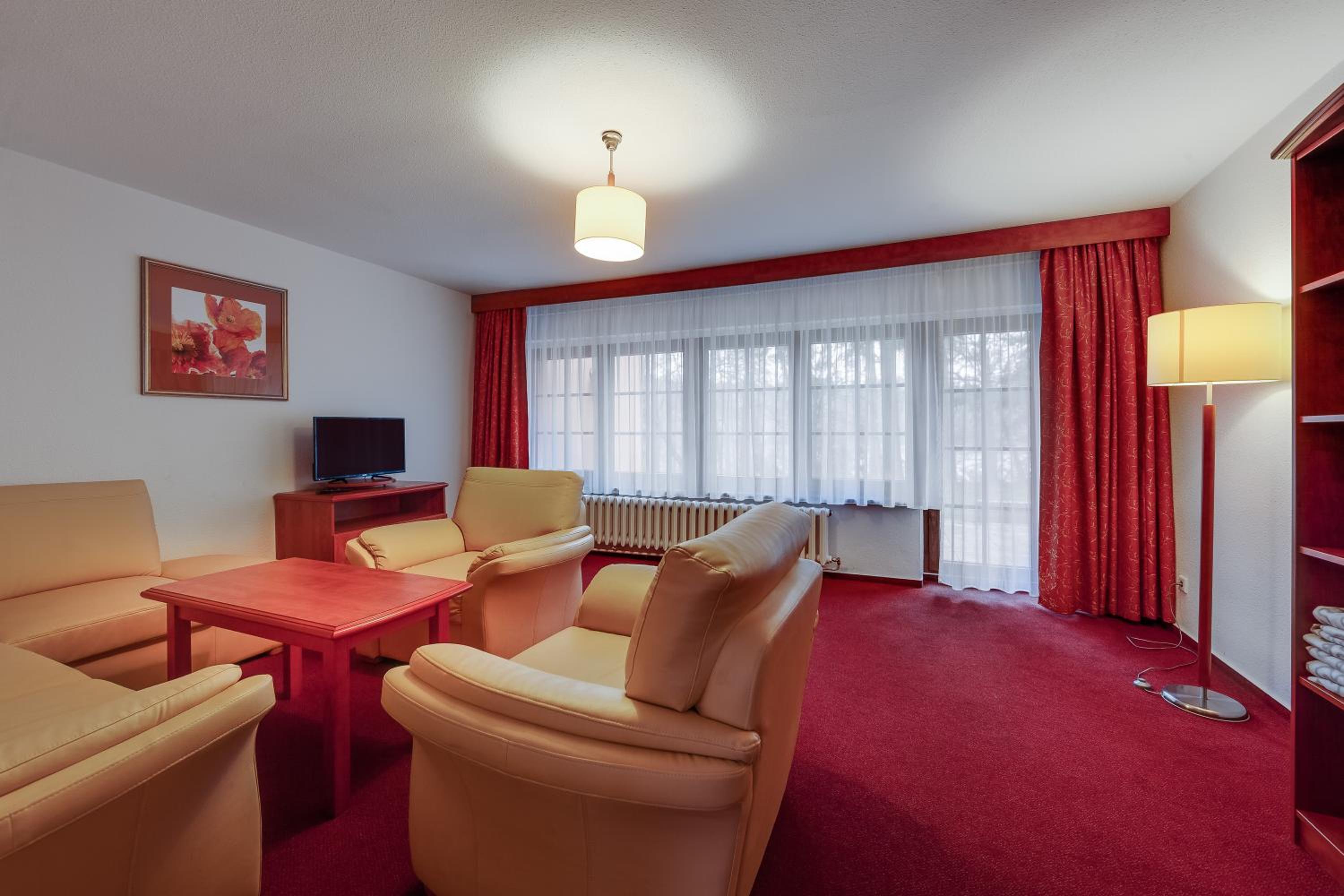 Holiday Home (6 Adults) - Photo 2
