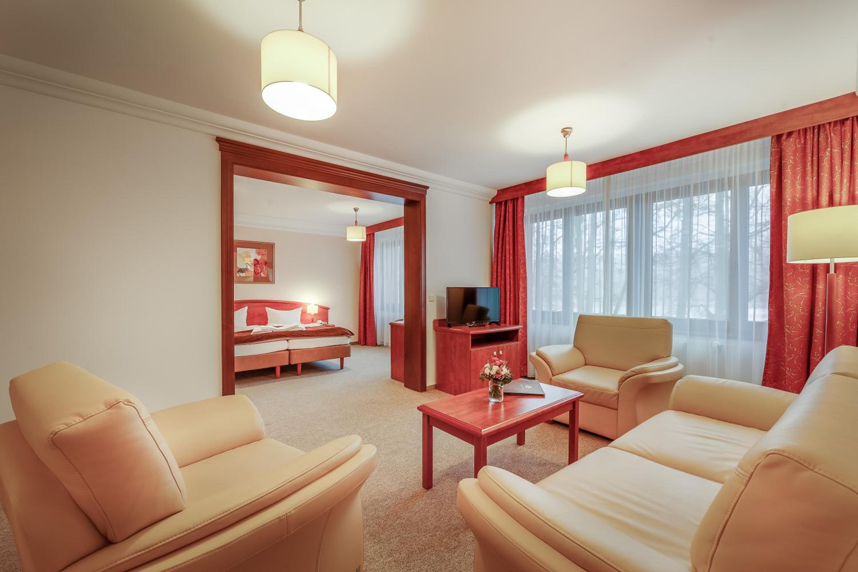 Large Apartment - Photo 1