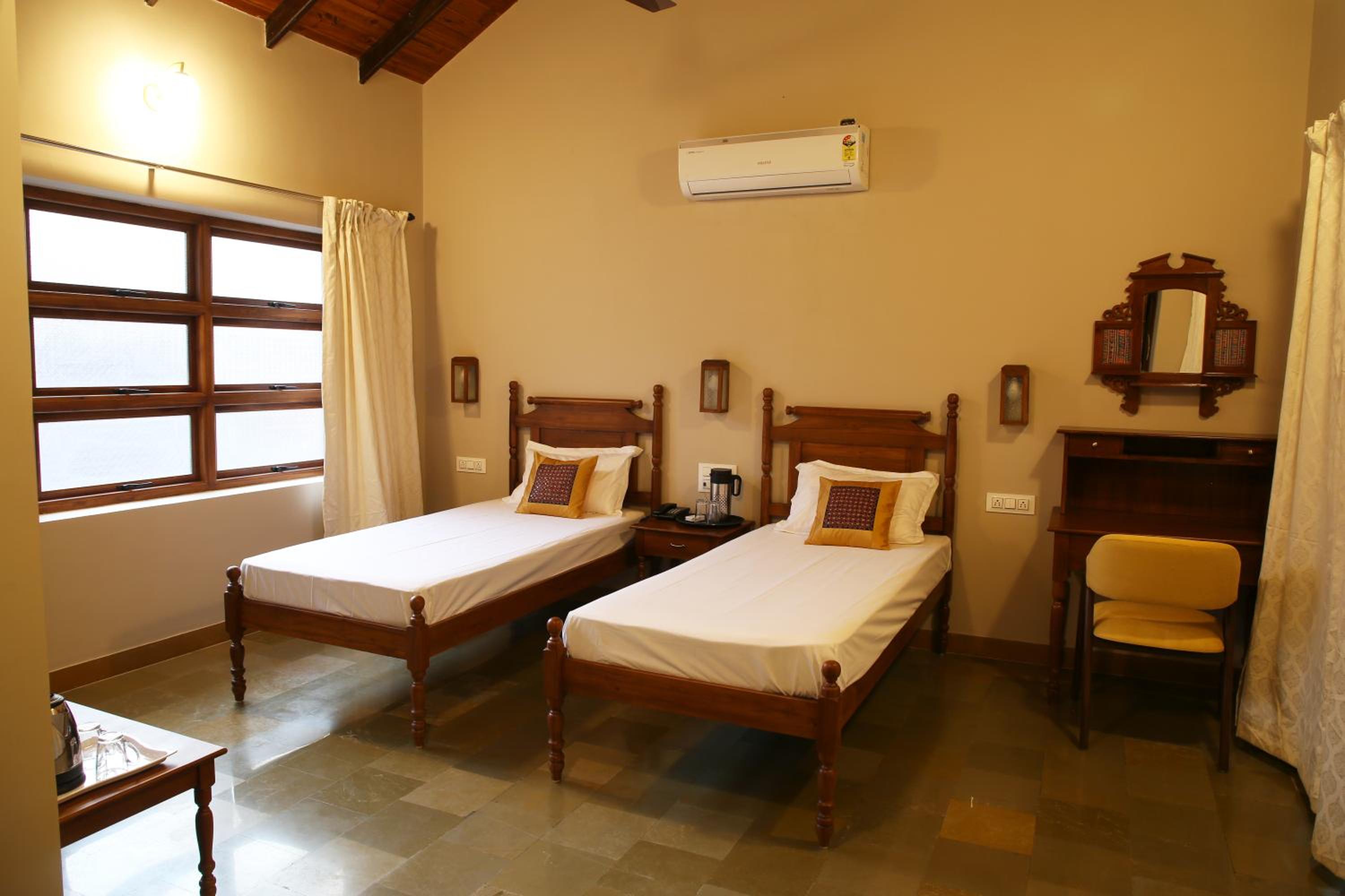 Twin Room with Balcony photo 3