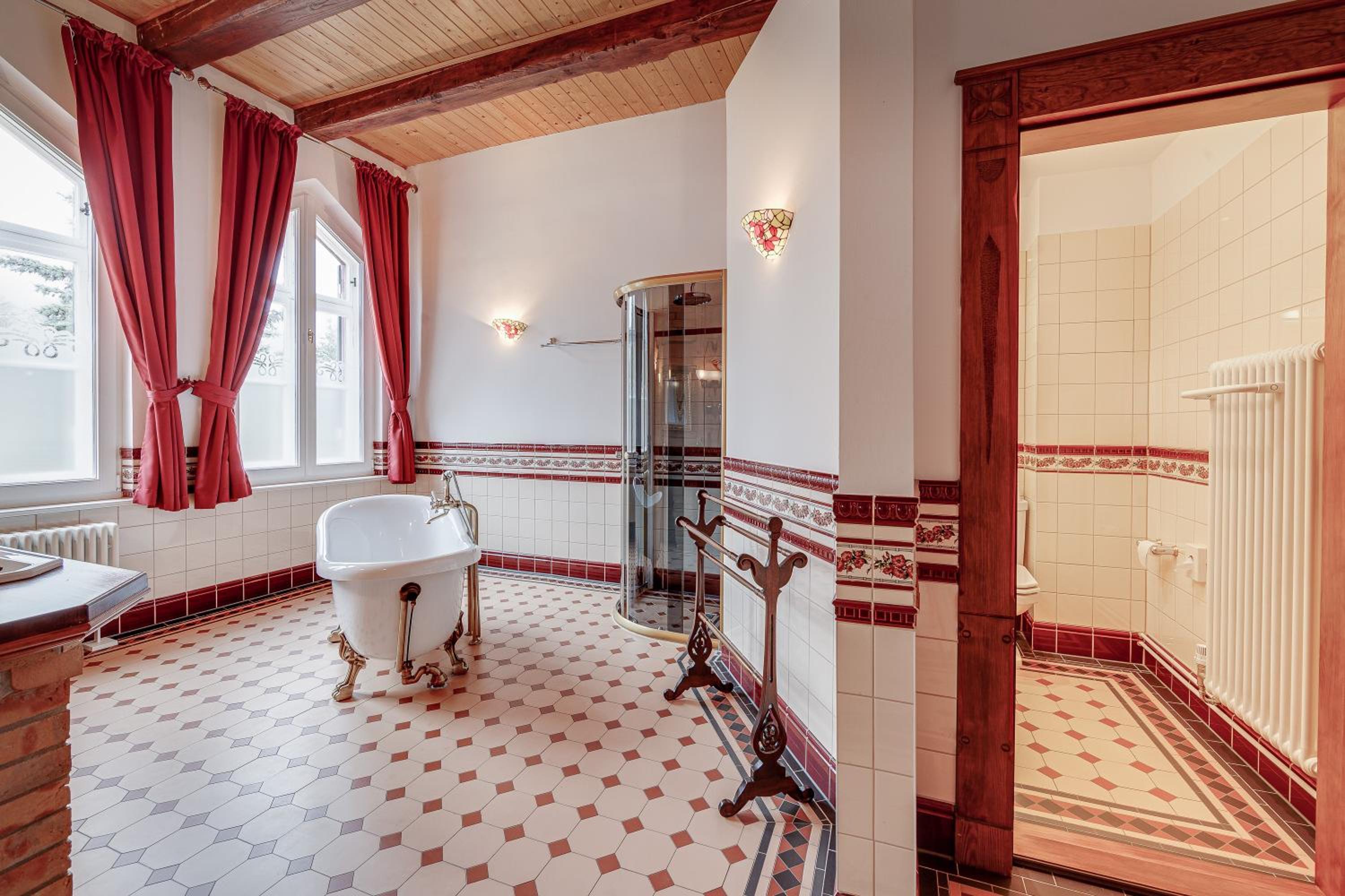 Suite - Photo 2