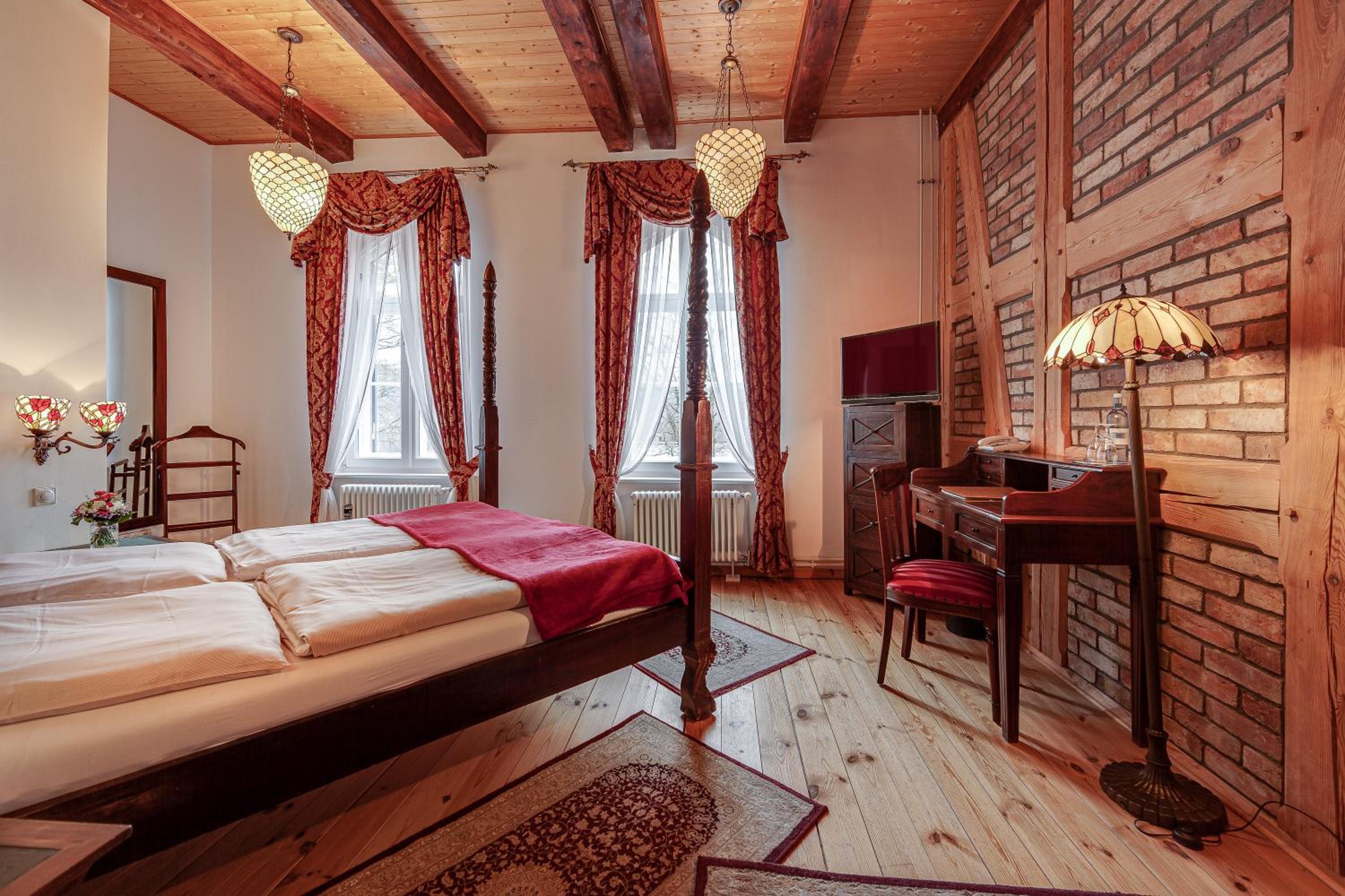 Junior Suite with Lake View - Photo 3