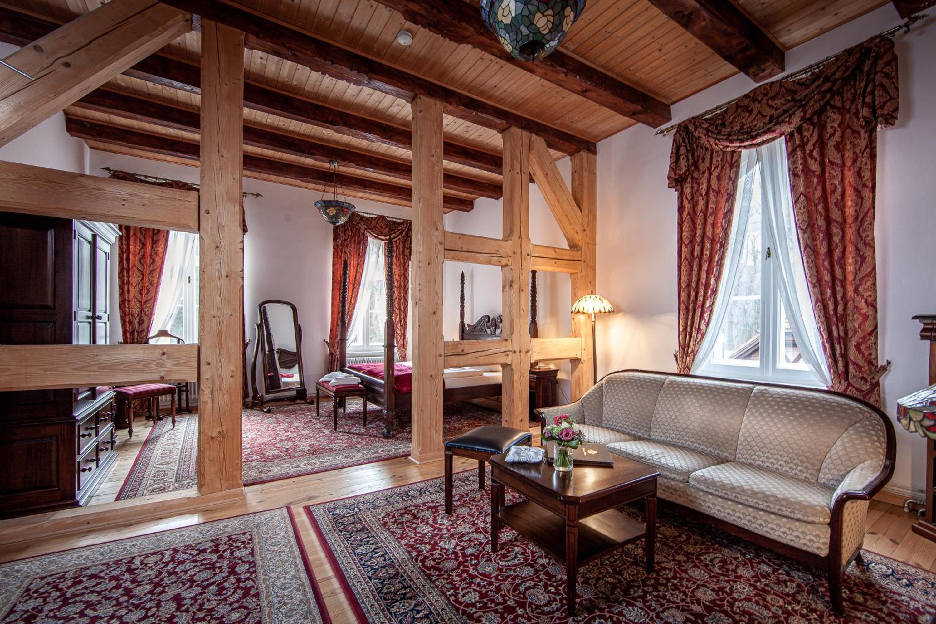 Suite - Photo 1