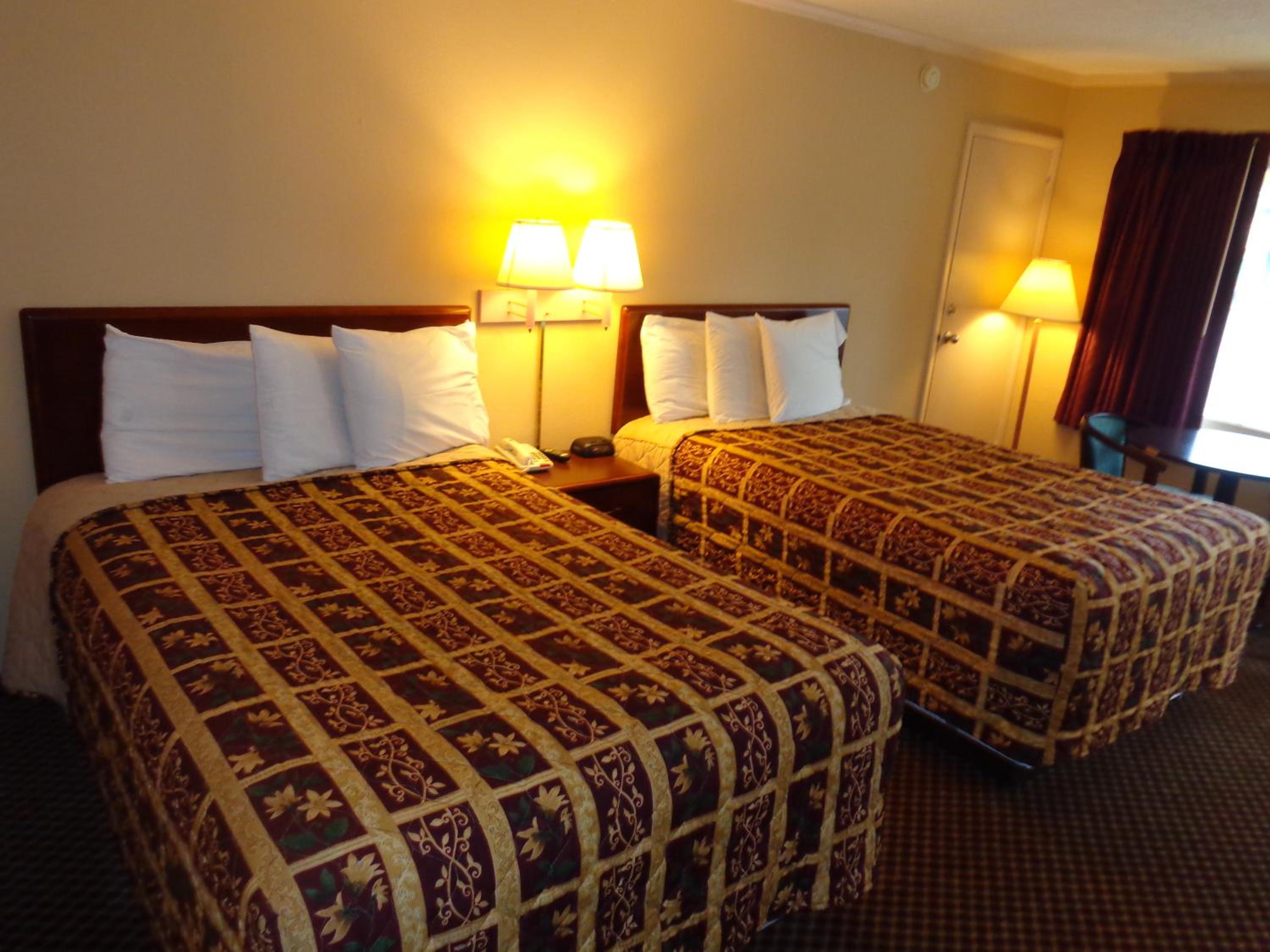 Double Room with Two Double Beds - Smoking - Photo 3