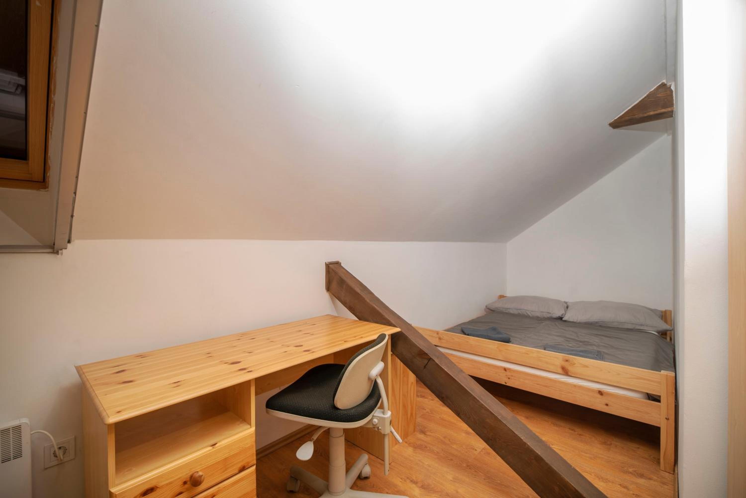 Triple Room with Private Bathroom photo 2