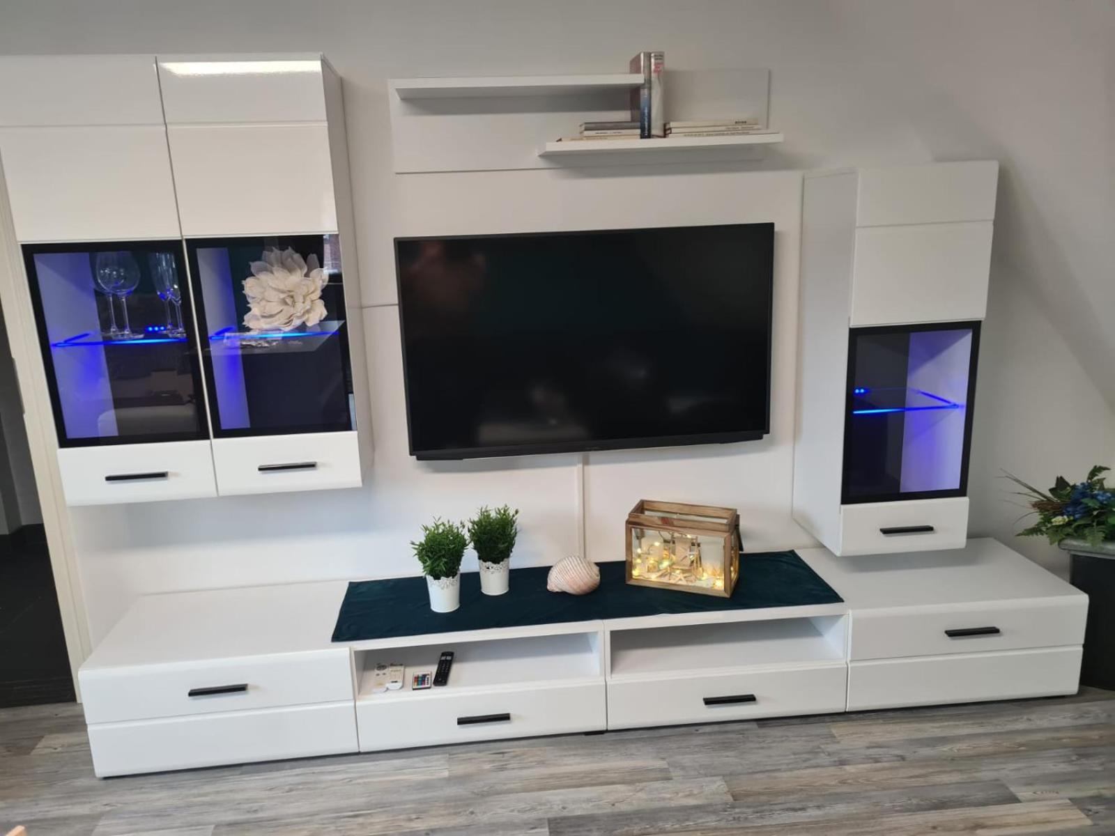 One-Bedroom Apartment - Photo 3