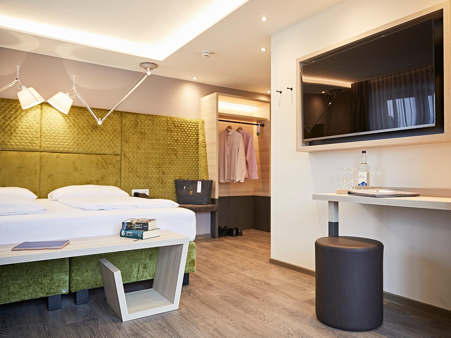 Double Room with Balcony - Photo 6