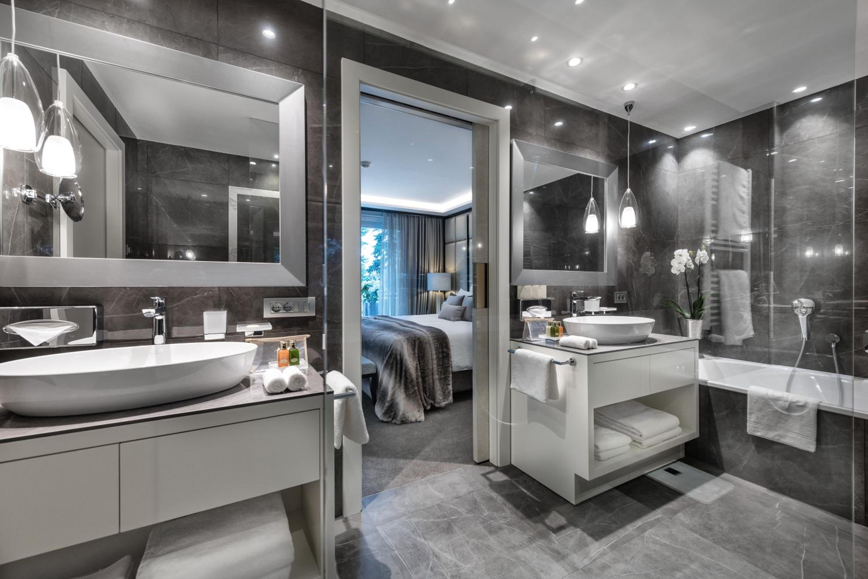 Deluxe Suite photo 2
