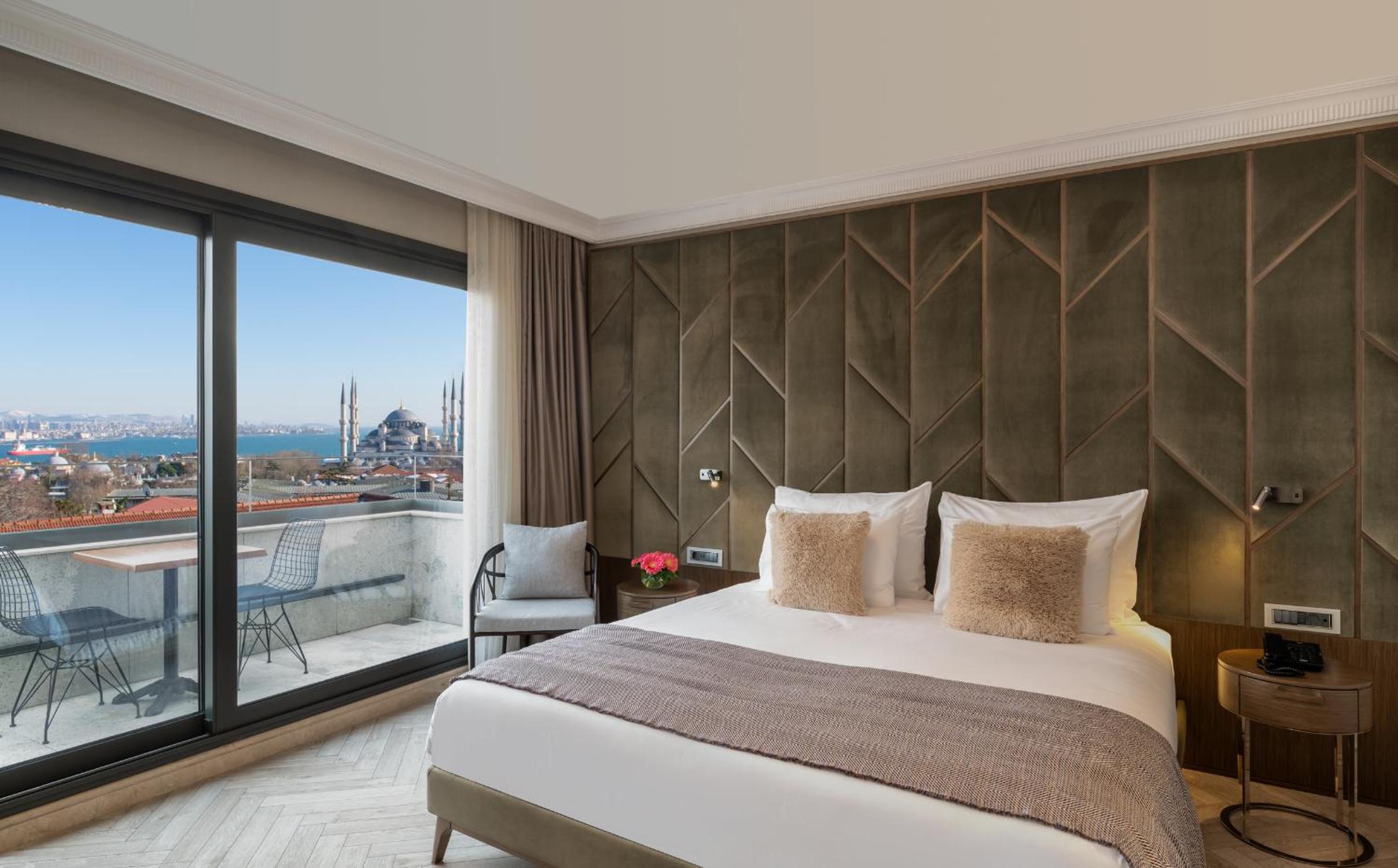 Deluxe Double Room with Balcony and Sea View photo 2