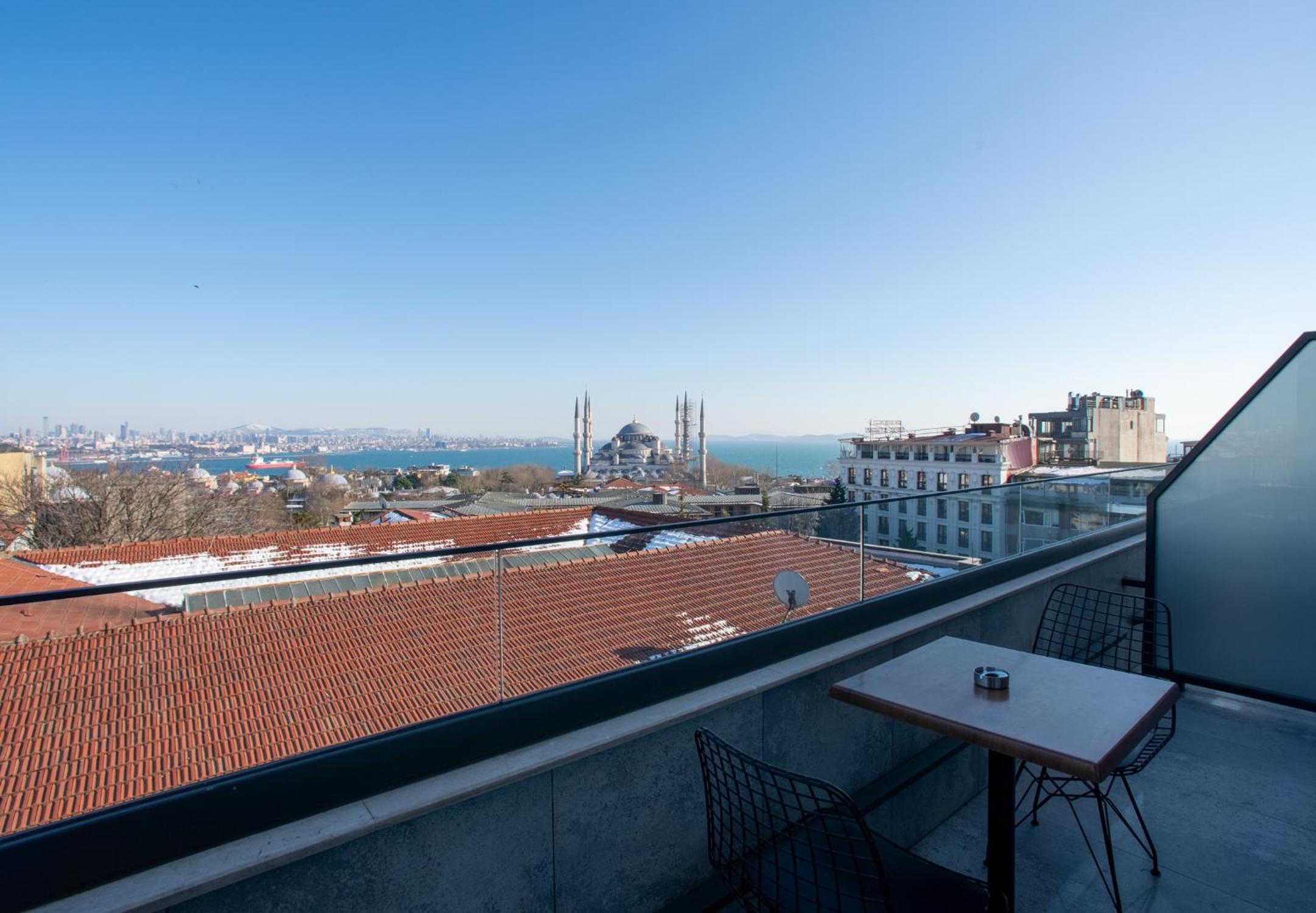 Deluxe Double Room with Balcony and Sea View photo 3