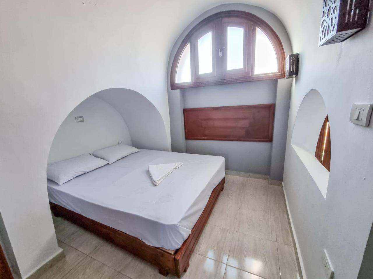 Double or Twin Room with Terrace - Photo 9