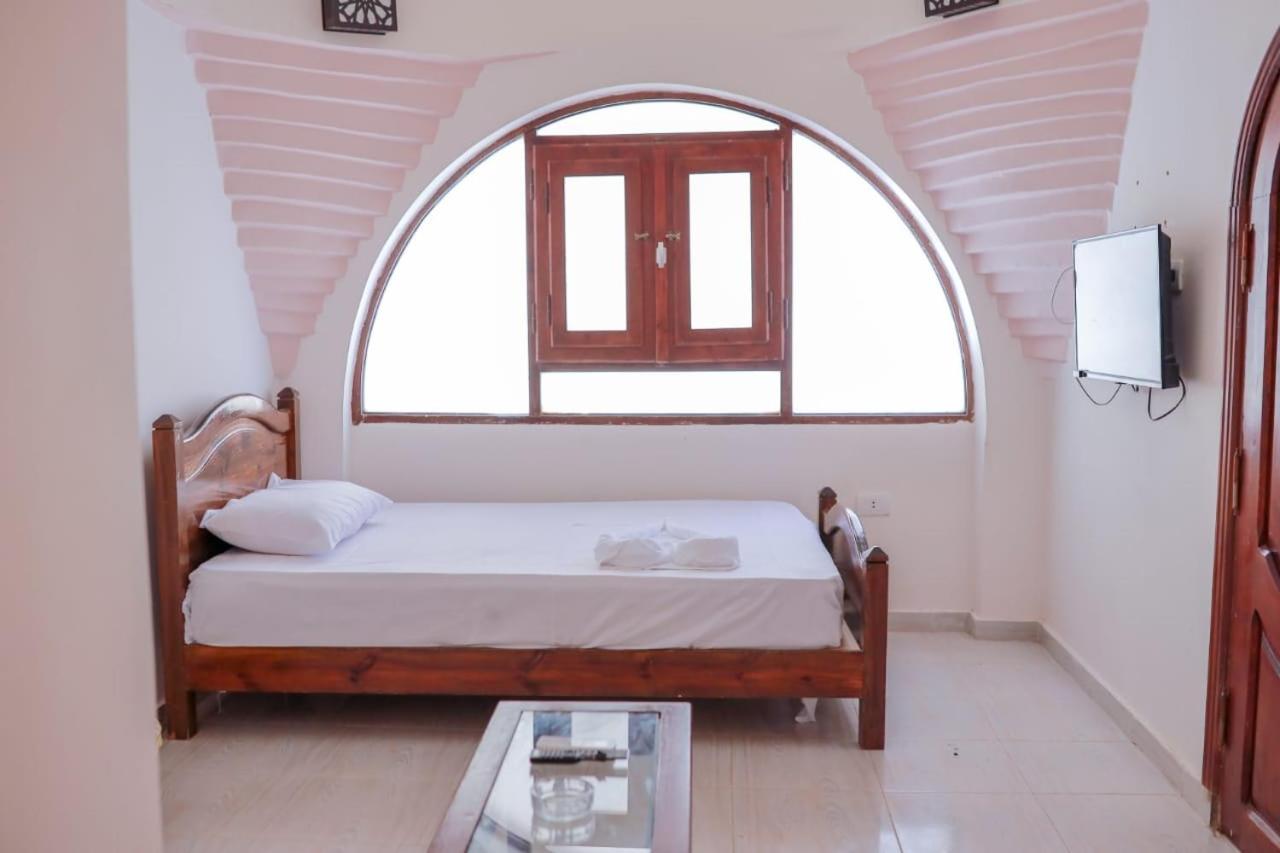 Double or Twin Room with Terrace - Photo 1