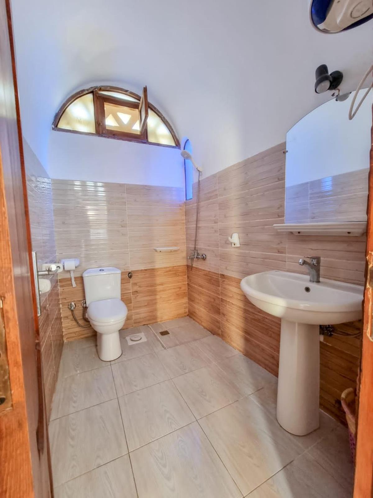 Double or Twin Room with Terrace - Photo 5