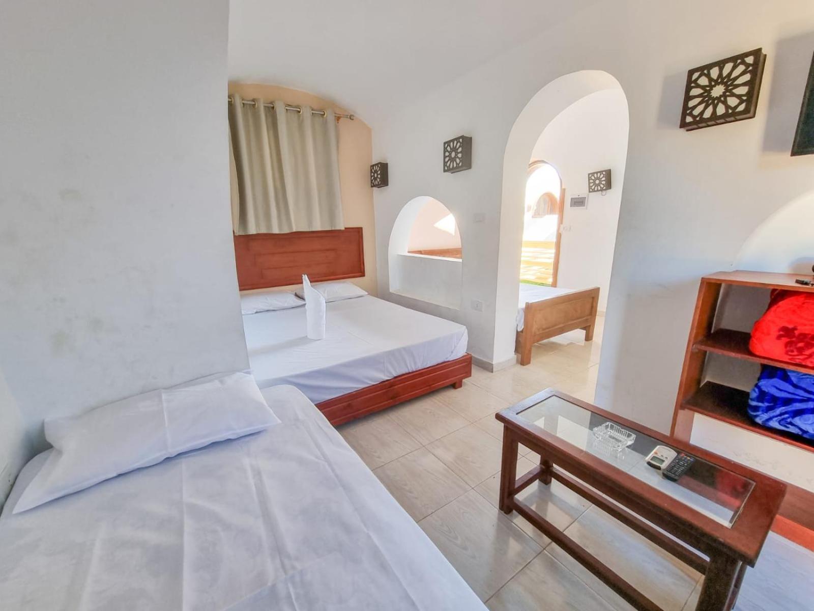Double or Twin Room with Terrace - Photo 6