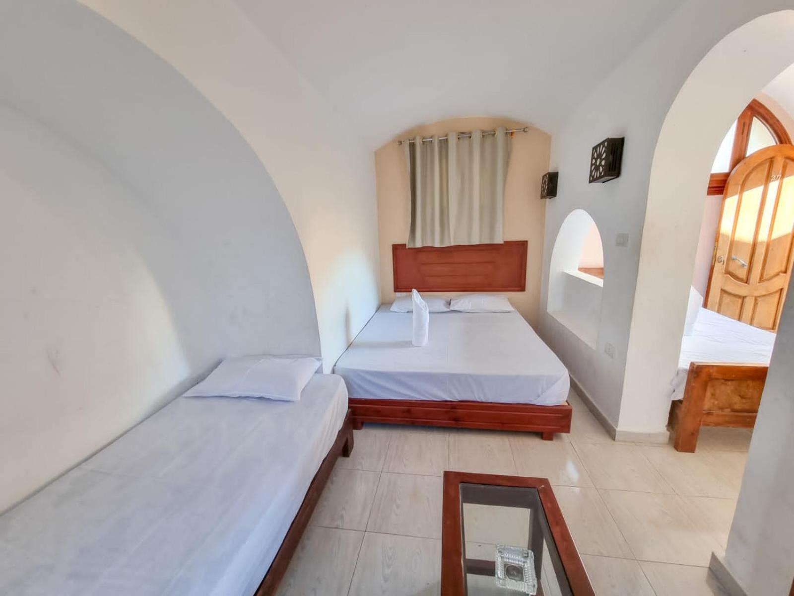 Double or Twin Room with Terrace - Photo 7