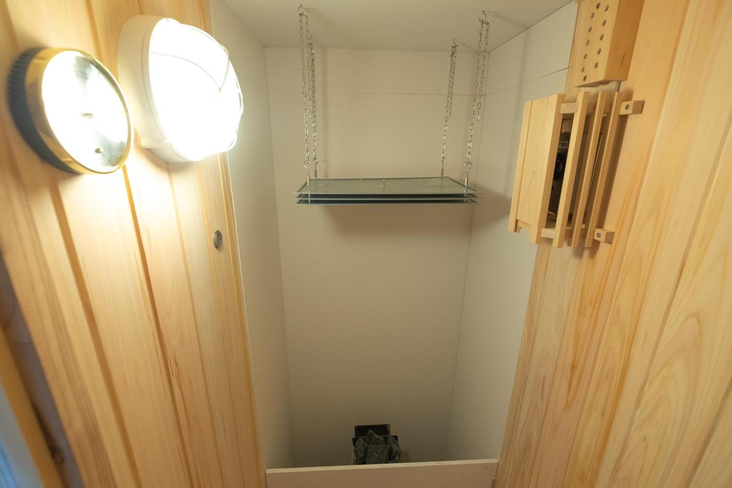 Apartment with Sauna - Photo 19