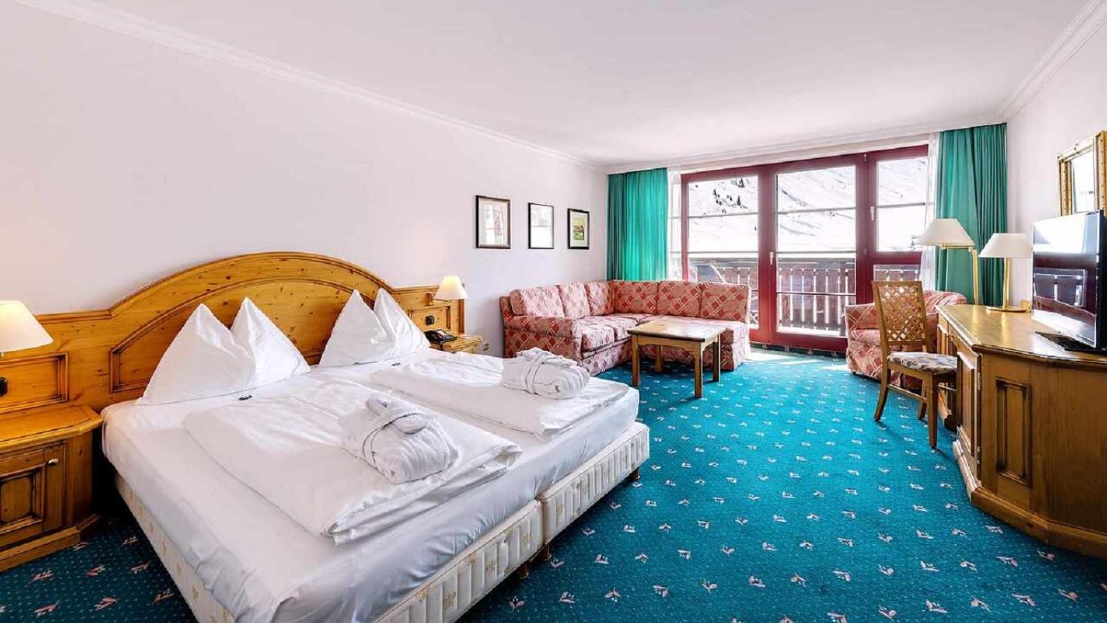 Deluxe Double or Twin Room photo 1