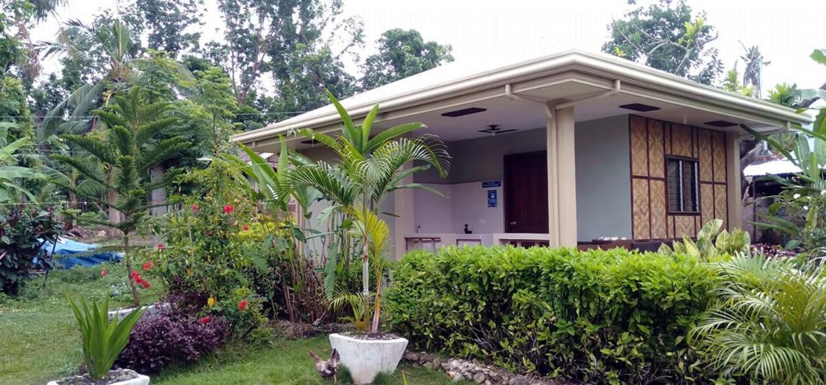Bungalow with Garden View - Photo 9