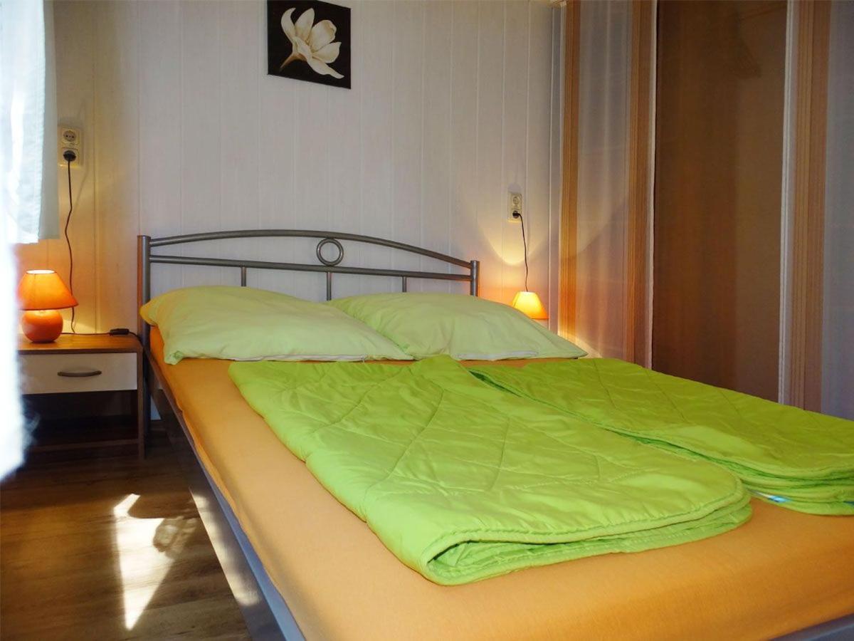 One-Bedroom House photo 1